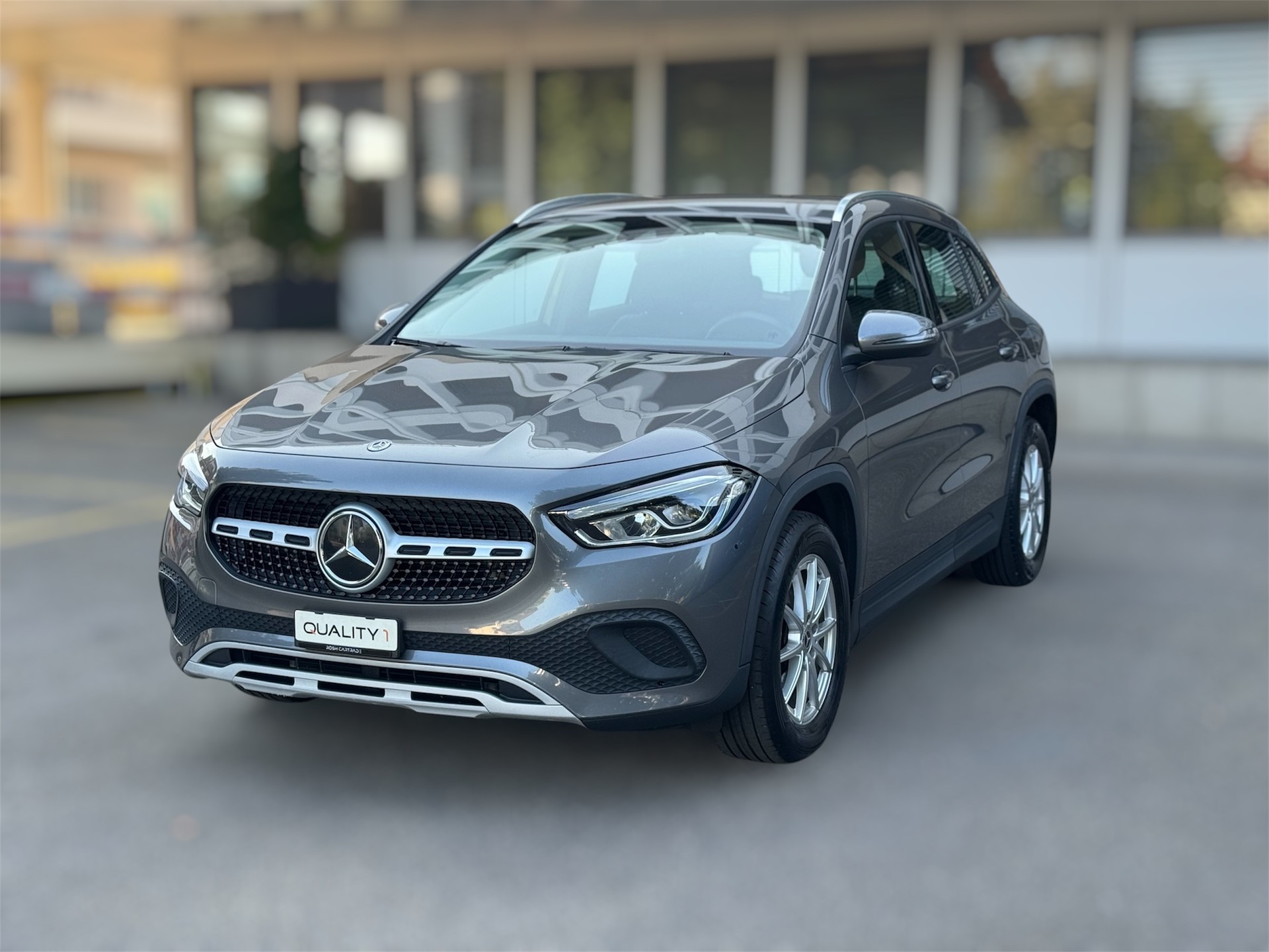 MERCEDES-BENZ GLA 180 Style 7G-DCT-image-8