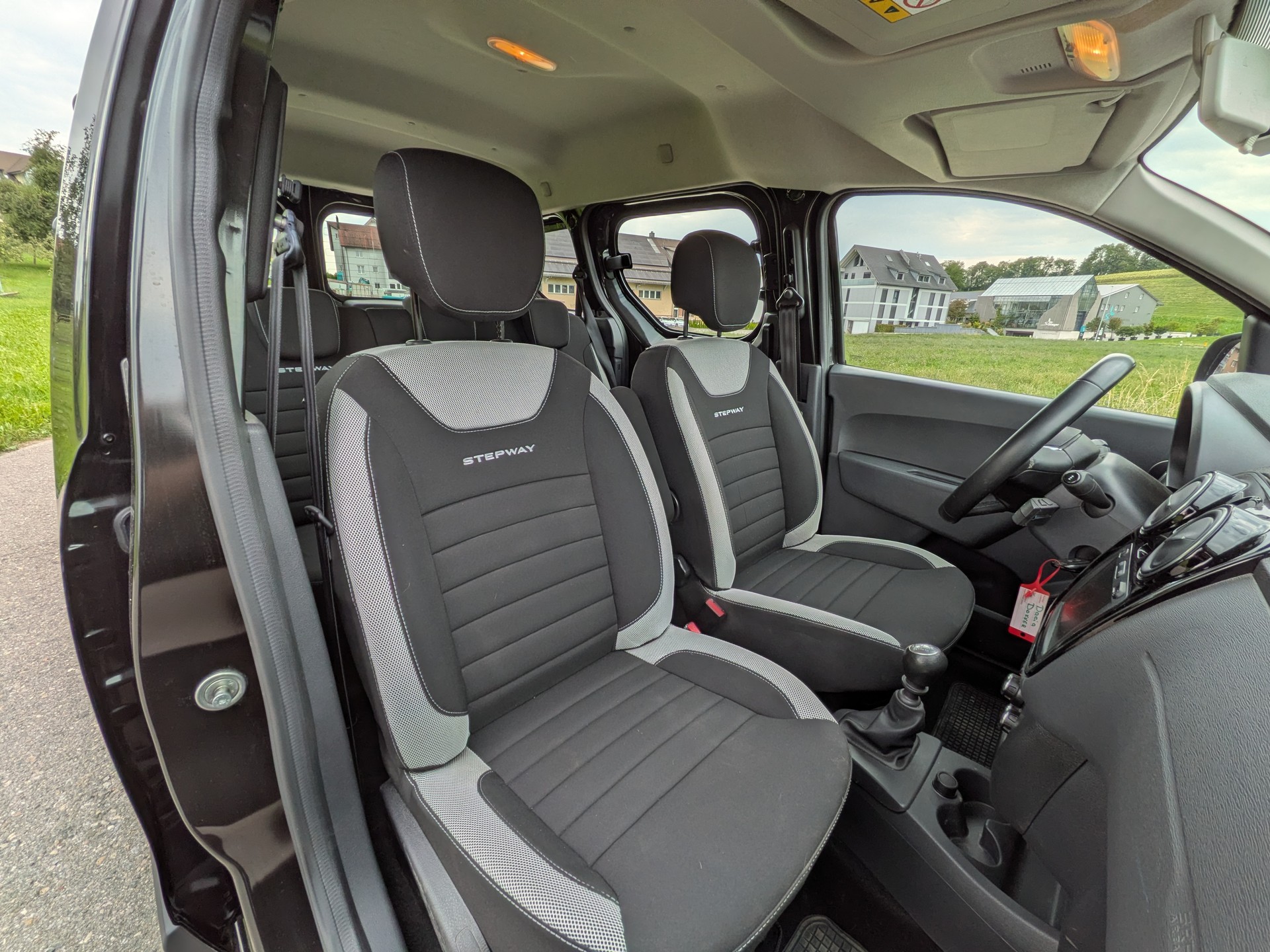 DACIA Dokker TCE 130 16V Stepway-image-9