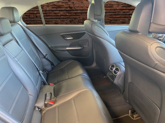 MERCEDES-BENZ C 180 Avantgarde-image-11