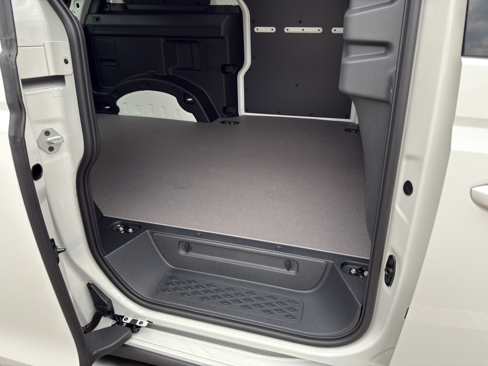 VW ID. Buzz Cargo Pro 4Motion-image-11
