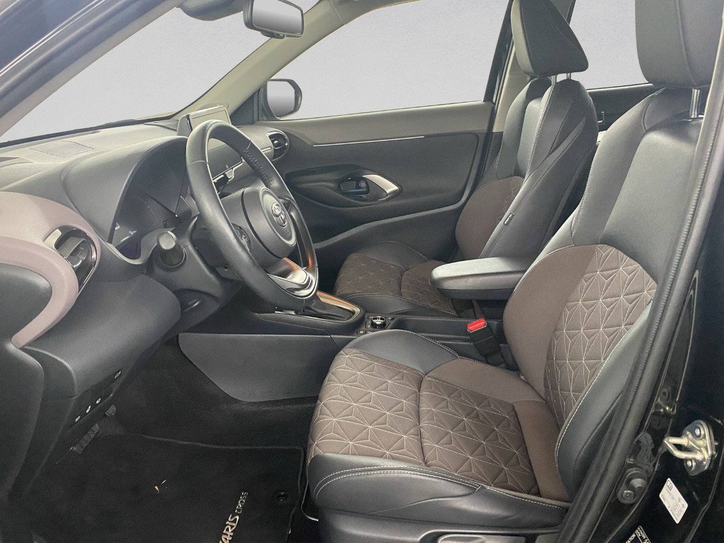 TOYOTA Yaris Cross 1.5 Trend e-CVT AWDi-image-8