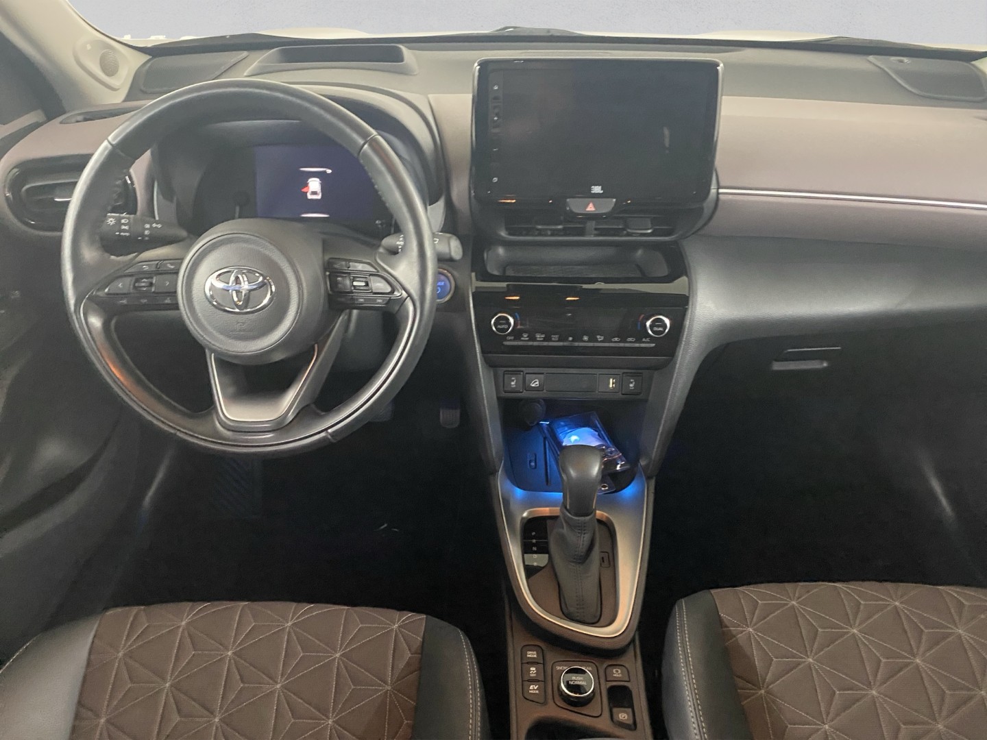 TOYOTA Yaris Cross 1.5 Trend e-CVT AWDi-image-9
