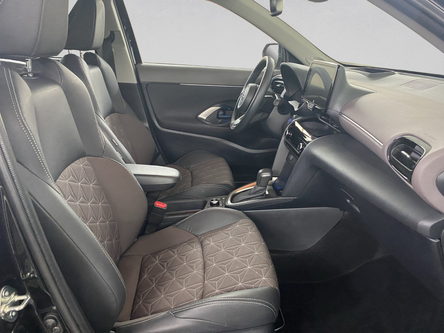 TOYOTA Yaris Cross 1.5 Trend e-CVT AWDi-image-22