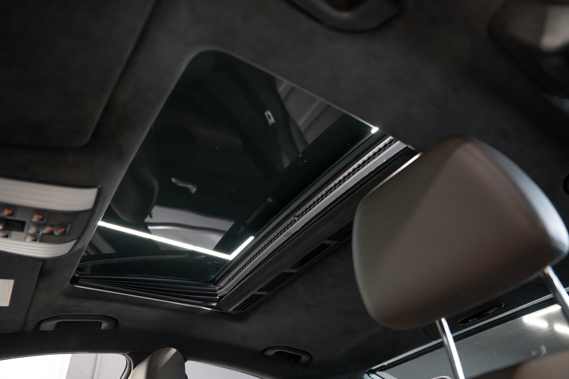 MERCEDES-BENZ CLS 63 AMG Speedshift MCT / Manganitgrau SHAPE / Grail Anlage / Sitzkühlung / Schiebedach / Dach Alcantara / Leder designo-image-14
