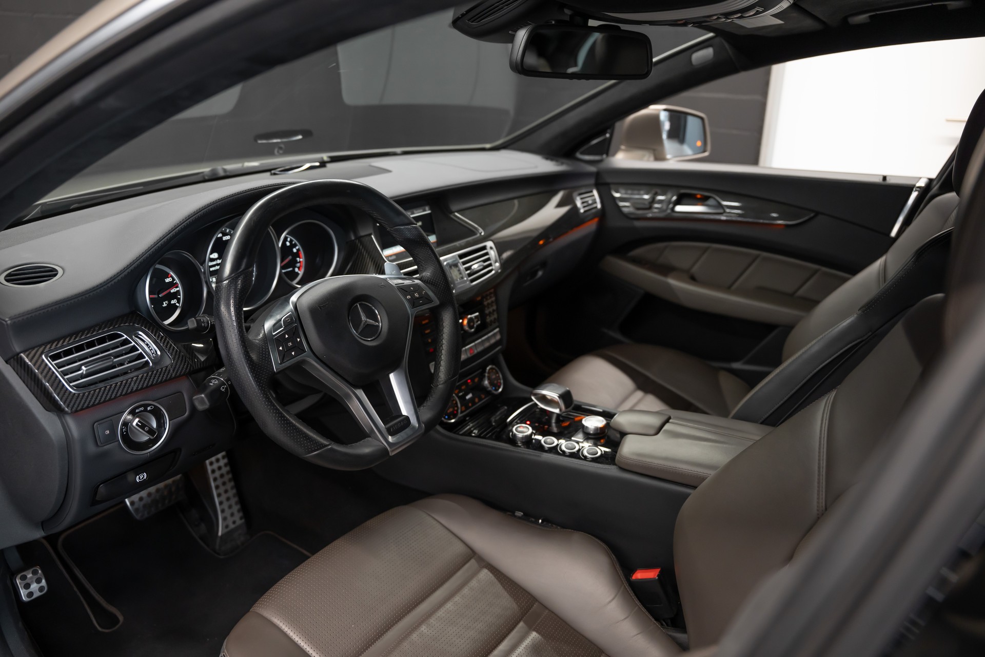 MERCEDES-BENZ CLS 63 AMG Speedshift MCT / Manganitgrau SHAPE / Grail Anlage / Sitzkühlung / Schiebedach / Dach Alcantara / Leder designo-image-9