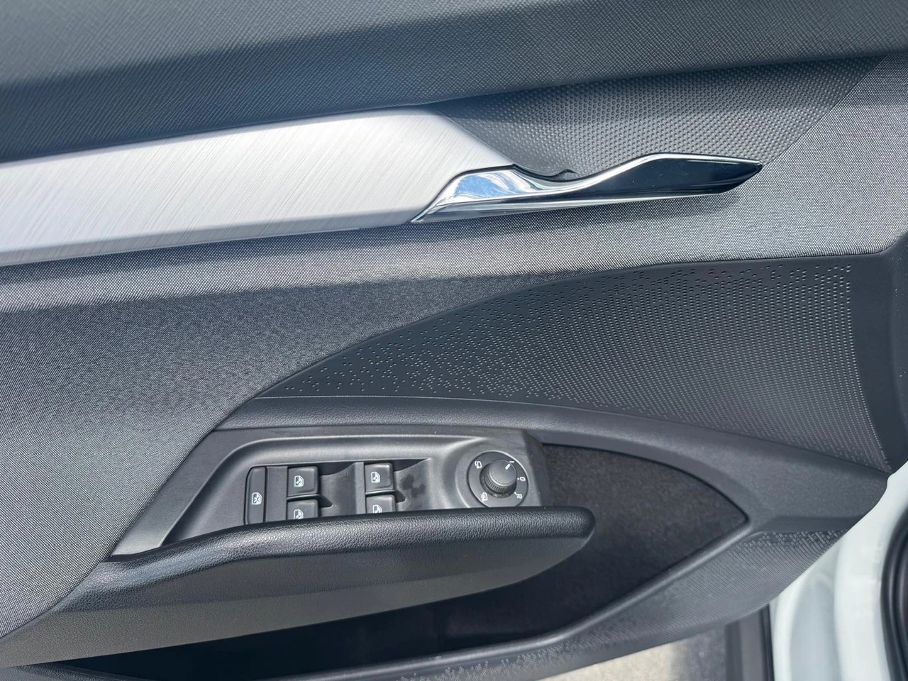 SKODA Enyaq iV 80-image-9