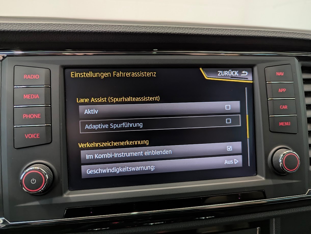 SEAT Ateca*1.HAND CH-AUTO FRISCH AB MFK+SERVICE+12MT GAR AHK 1'900KG 360CAM PANO*-image-17