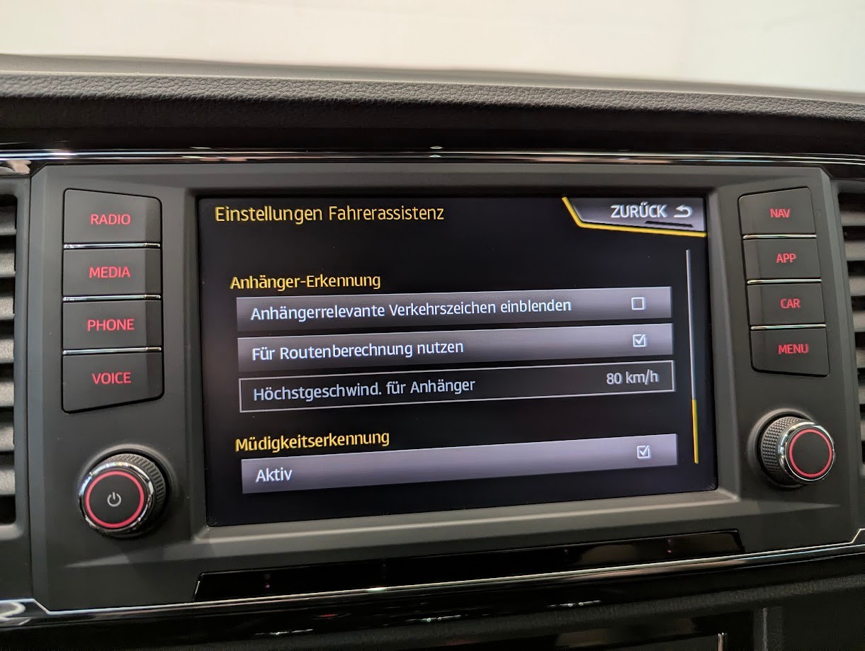 SEAT Ateca*1.HAND CH-AUTO FRISCH AB MFK+SERVICE+12MT GAR AHK 1'900KG 360CAM PANO*-image-18