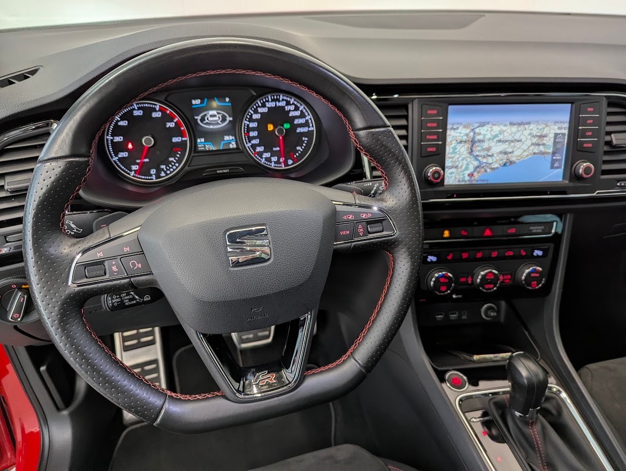 SEAT Ateca*1.HAND CH-AUTO FRISCH AB MFK+SERVICE+12MT GAR AHK 1'900KG 360CAM PANO*-image-5