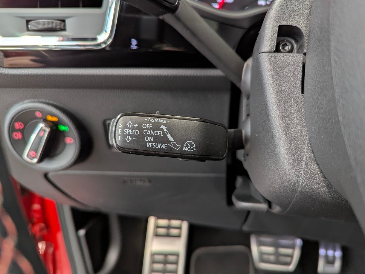 SEAT Ateca*1.HAND CH-AUTO FRISCH AB MFK+SERVICE+12MT GAR AHK 1'900KG 360CAM PANO*-image-6