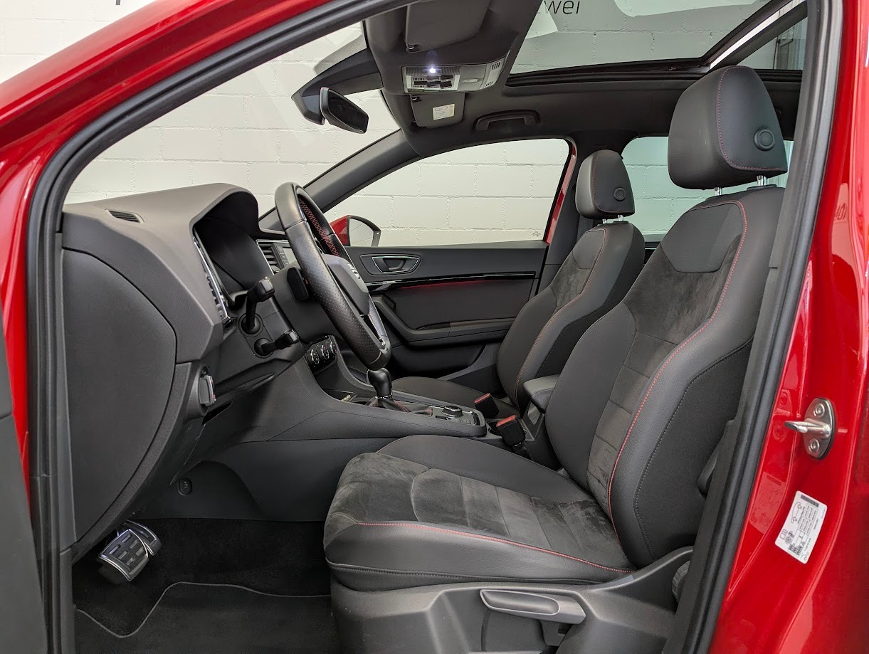 SEAT Ateca*1.HAND CH-AUTO FRISCH AB MFK+SERVICE+12MT GAR AHK 1'900KG 360CAM PANO*-image-3