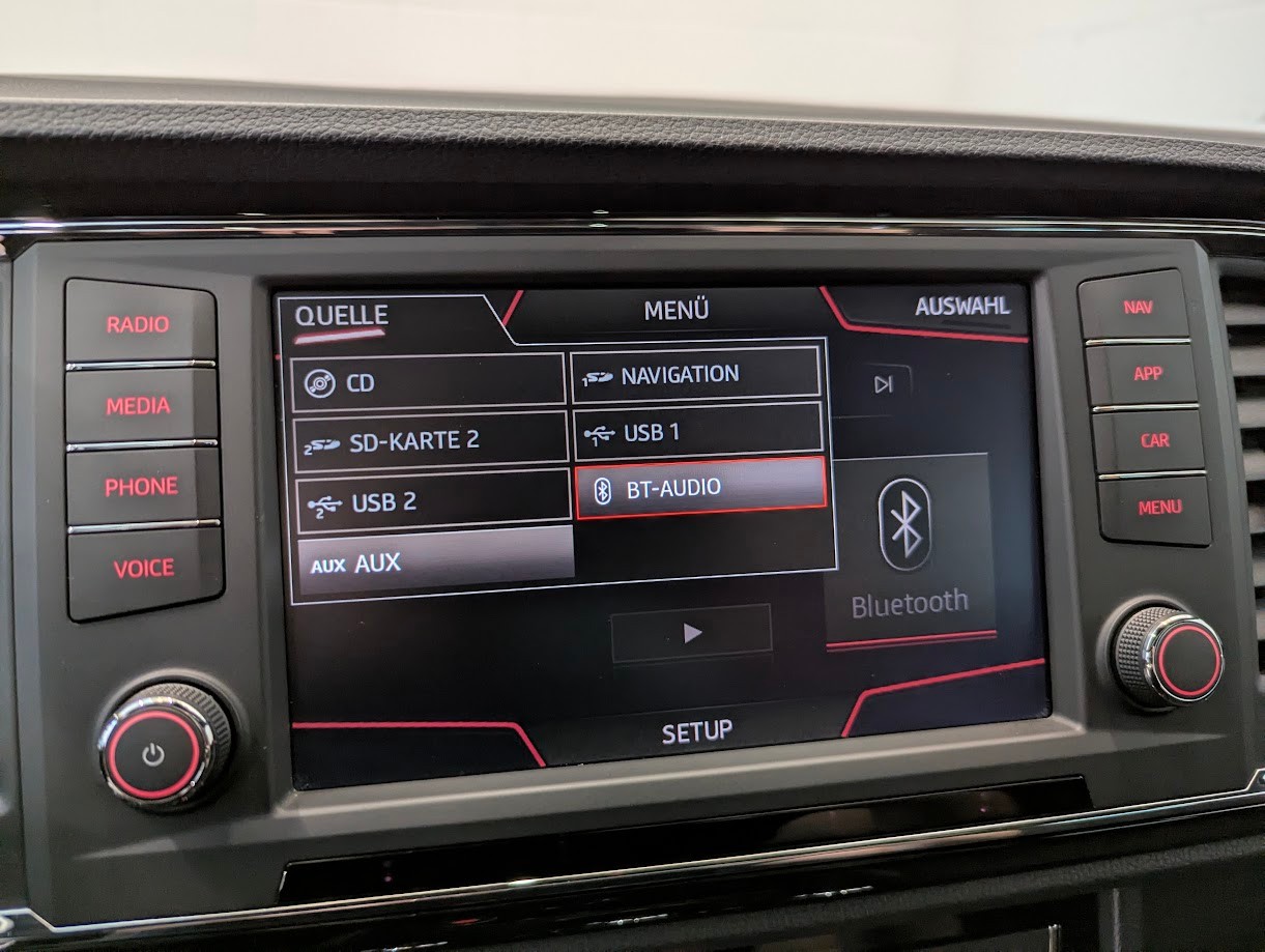 SEAT Ateca*1.HAND CH-AUTO FRISCH AB MFK+SERVICE+12MT GAR AHK 1'900KG 360CAM PANO*-image-9