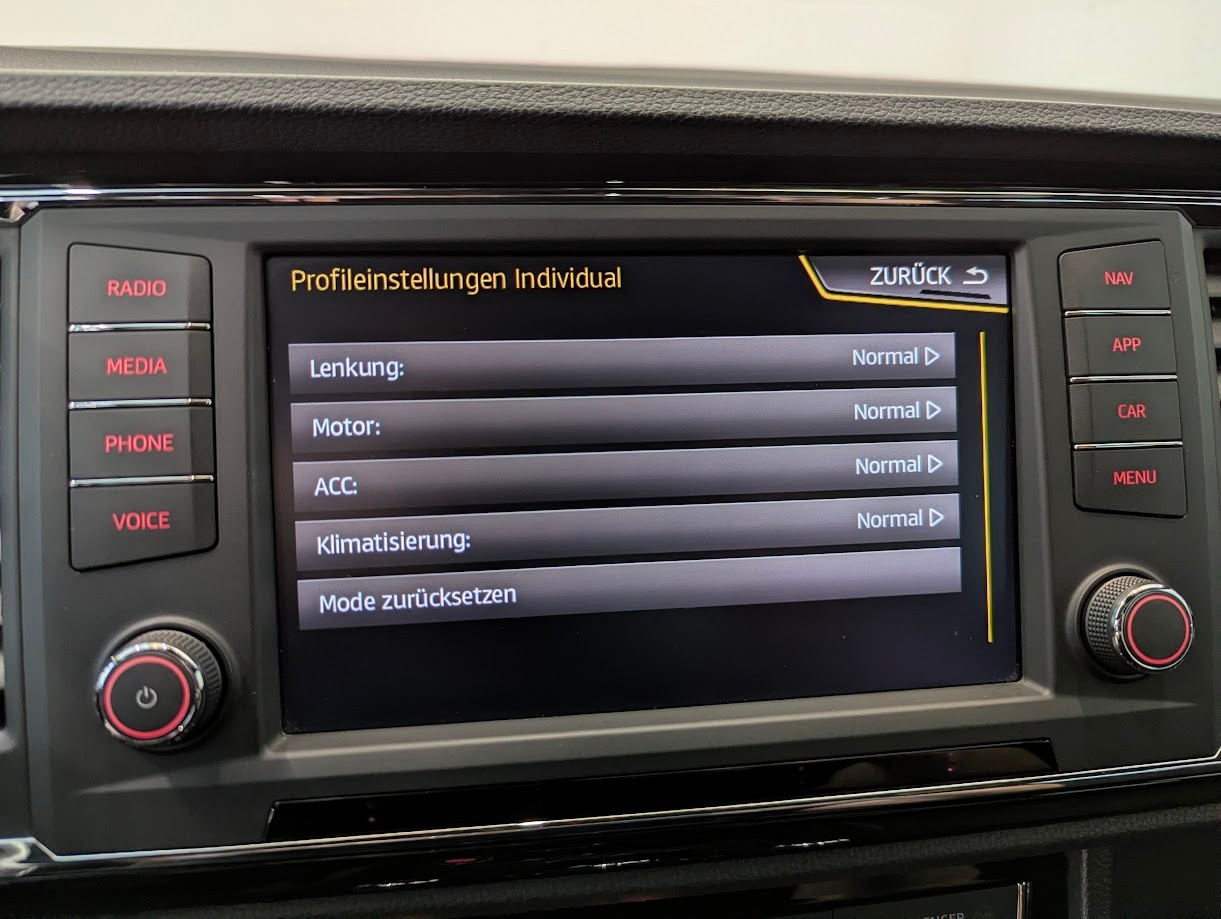 SEAT Ateca*1.HAND CH-AUTO FRISCH AB MFK+SERVICE+12MT GAR AHK 1'900KG 360CAM PANO*-image-15