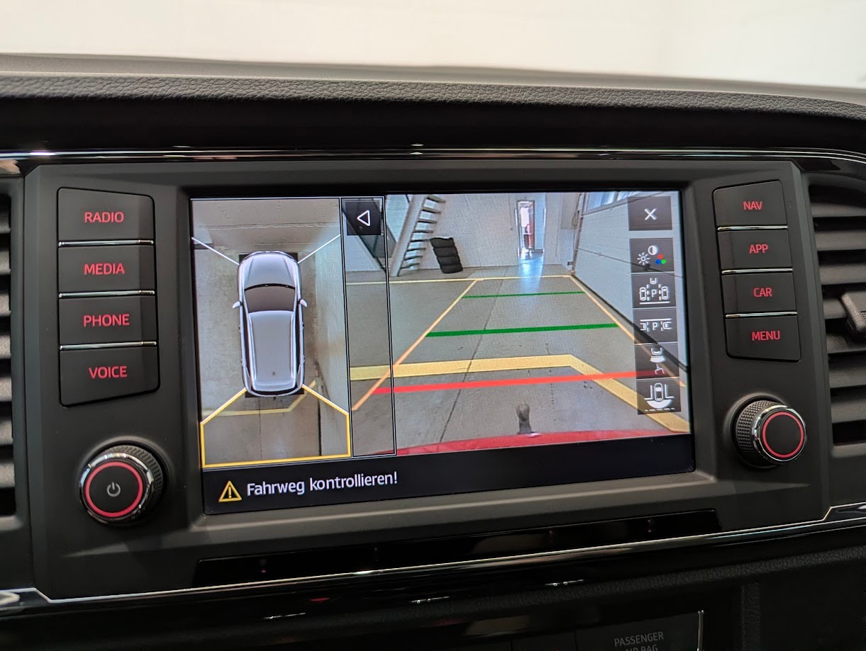 SEAT Ateca*1.HAND CH-AUTO FRISCH AB MFK+SERVICE+12MT GAR AHK 1'900KG 360CAM PANO*-image-21