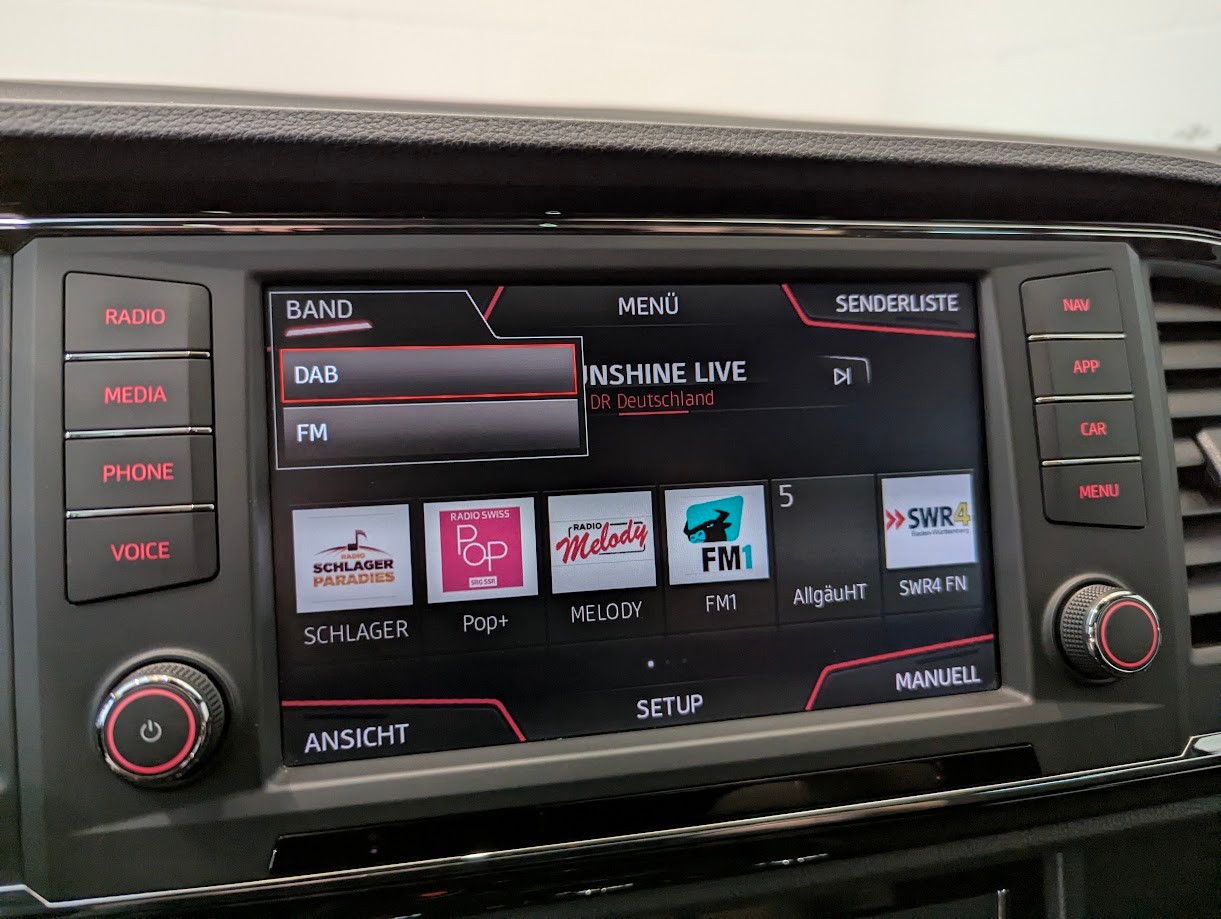 SEAT Ateca*1.HAND CH-AUTO FRISCH AB MFK+SERVICE+12MT GAR AHK 1'900KG 360CAM PANO*-image-8