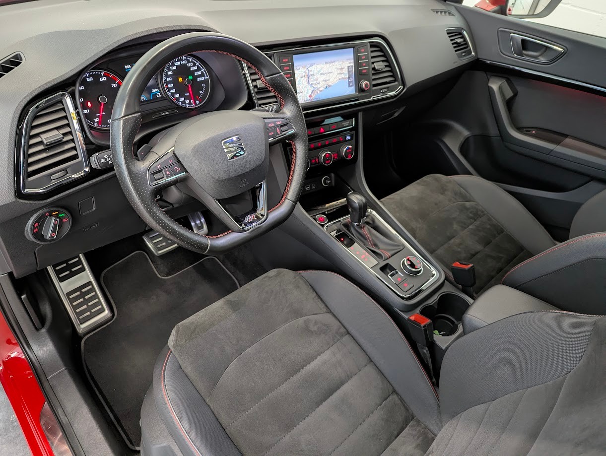 SEAT Ateca*1.HAND CH-AUTO FRISCH AB MFK+SERVICE+12MT GAR AHK 1'900KG 360CAM PANO*-image-4