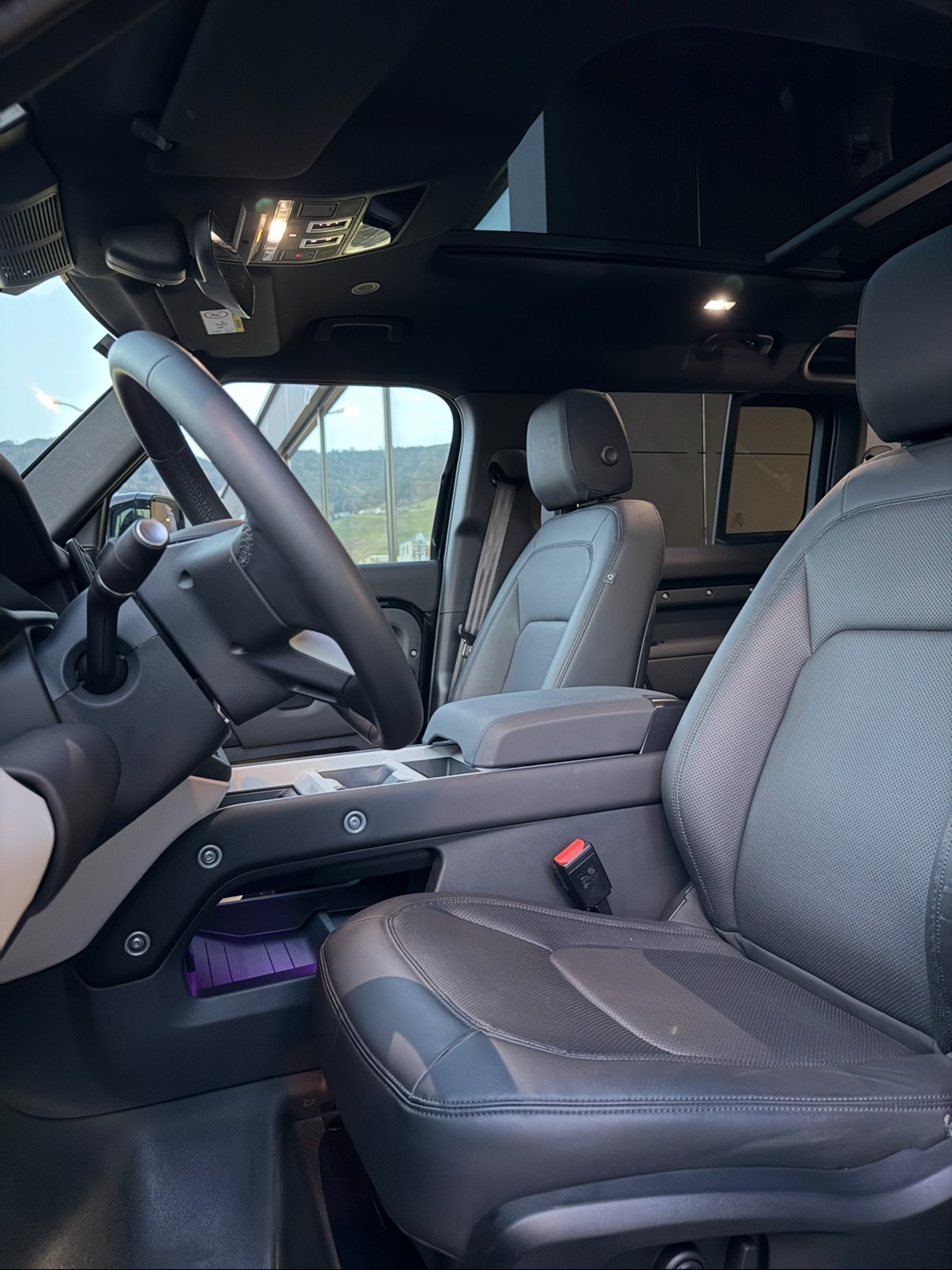 LAND ROVER Defender 110 3.0 D I6 300 X-Dynamic SE AWD AT8-image-4