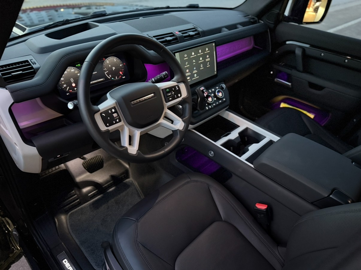 LAND ROVER Defender 110 3.0 D I6 300 X-Dynamic SE AWD AT8-image-5