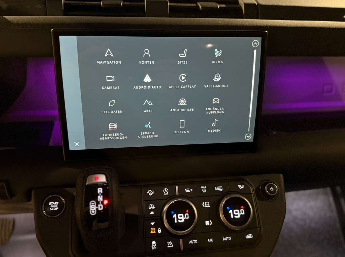 LAND ROVER Defender 110 3.0 D I6 300 X-Dynamic SE AWD AT8-image-11