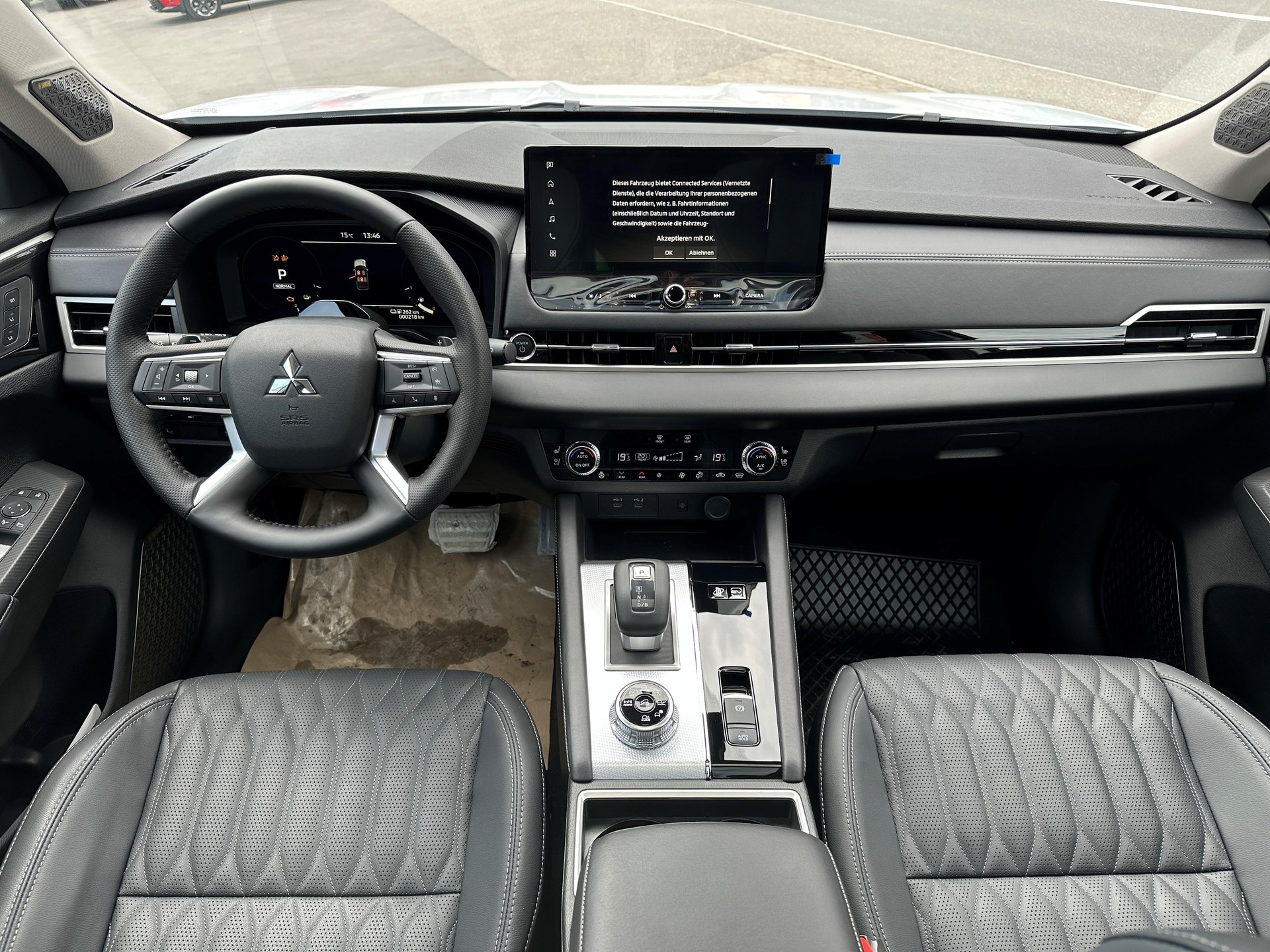 MITSUBISHI Outlander 2.4 PHEV Instyle Blackline 4x4-image-6