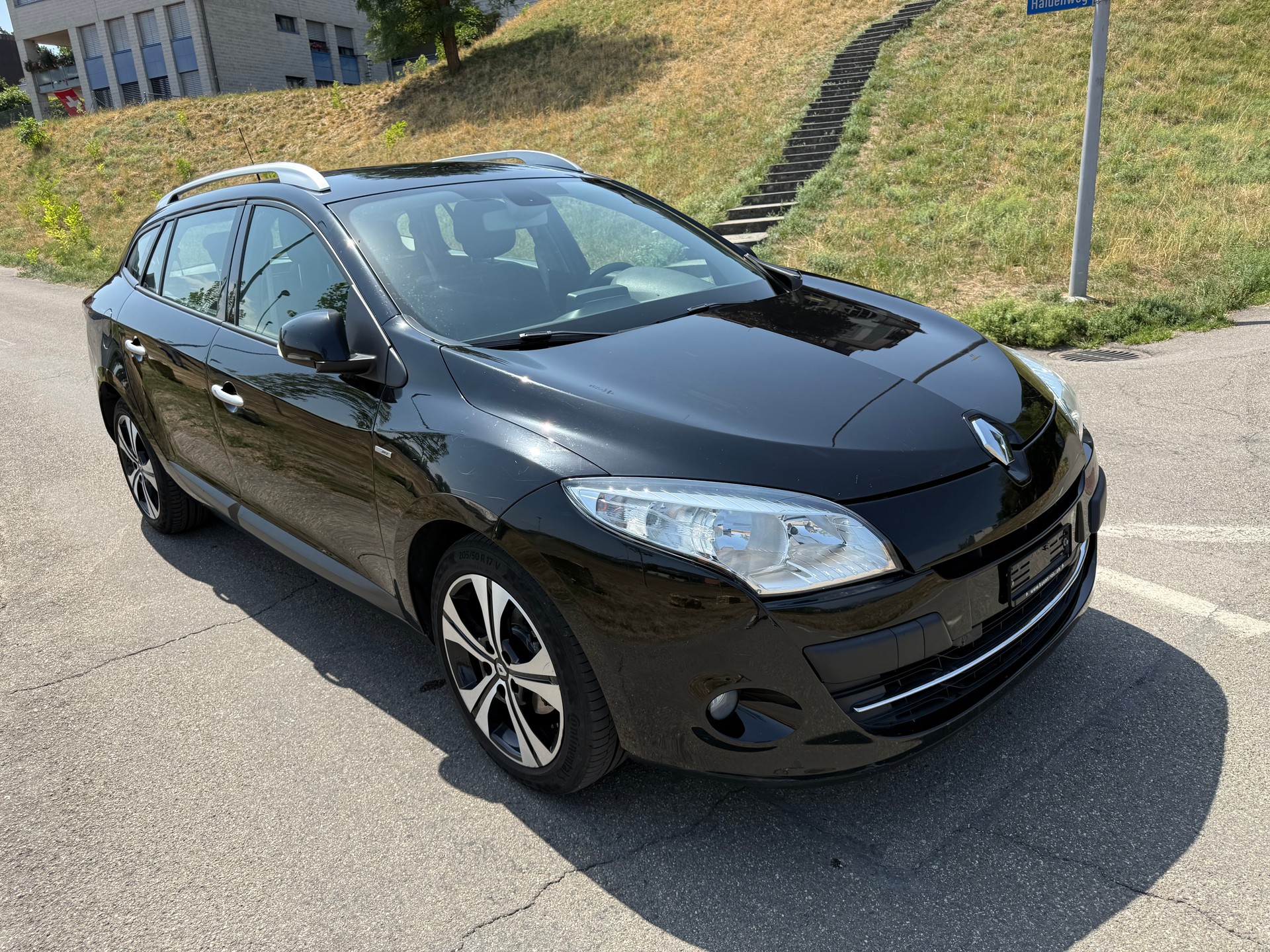 RENAULT Mégane Grandtour 1.4 16V Turbo Bose-image-1