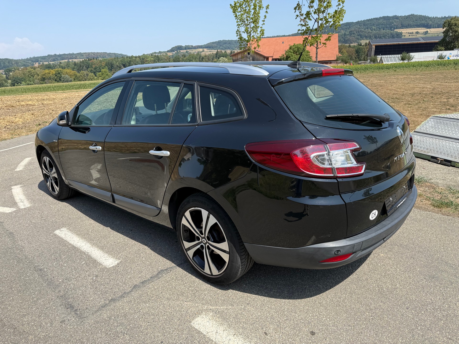 RENAULT Mégane Grandtour 1.4 16V Turbo Bose-image-3