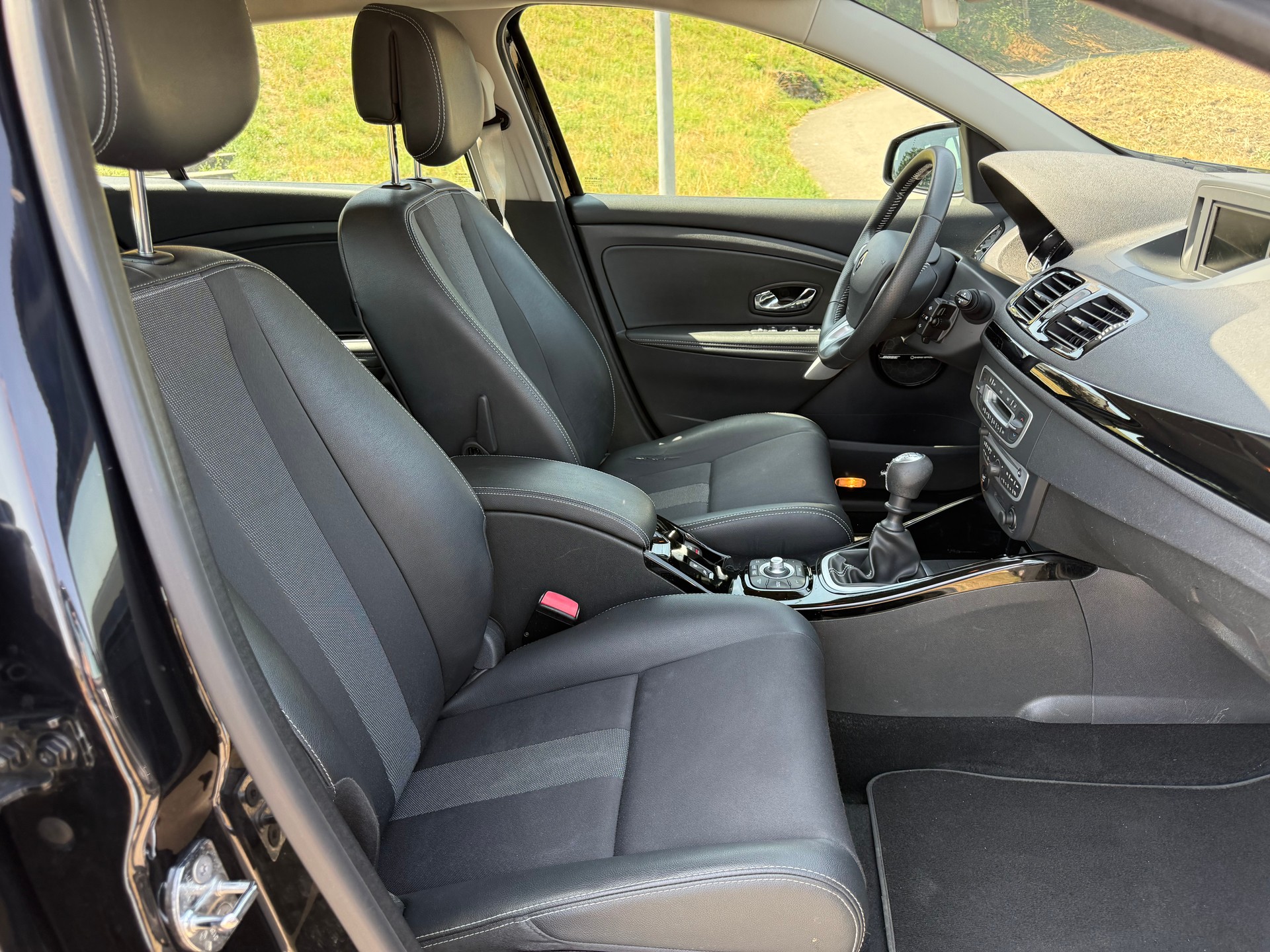 RENAULT Mégane Grandtour 1.4 16V Turbo Bose-image-5