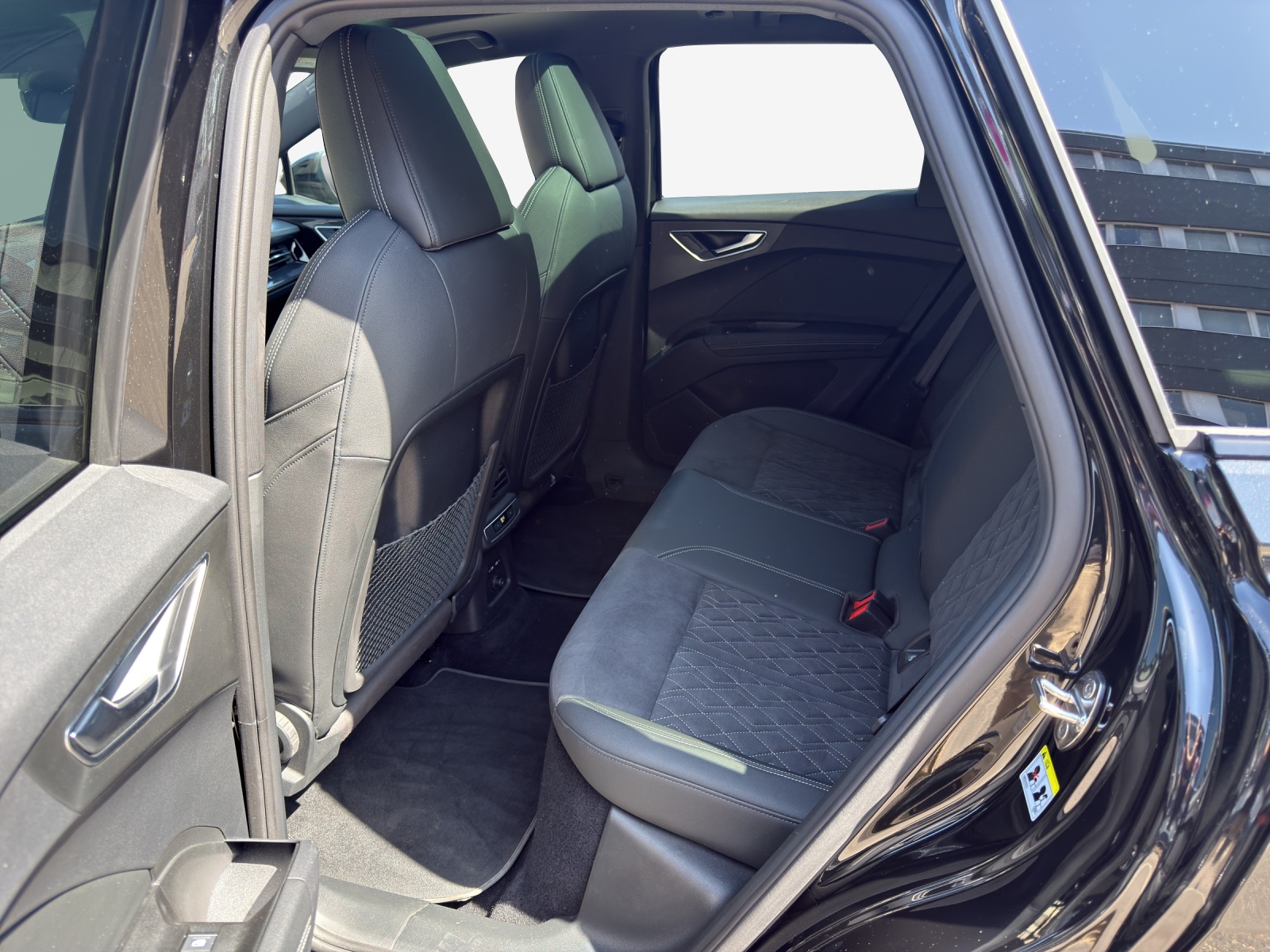 AUDI Q4 e-tron 50 quattro-image-11