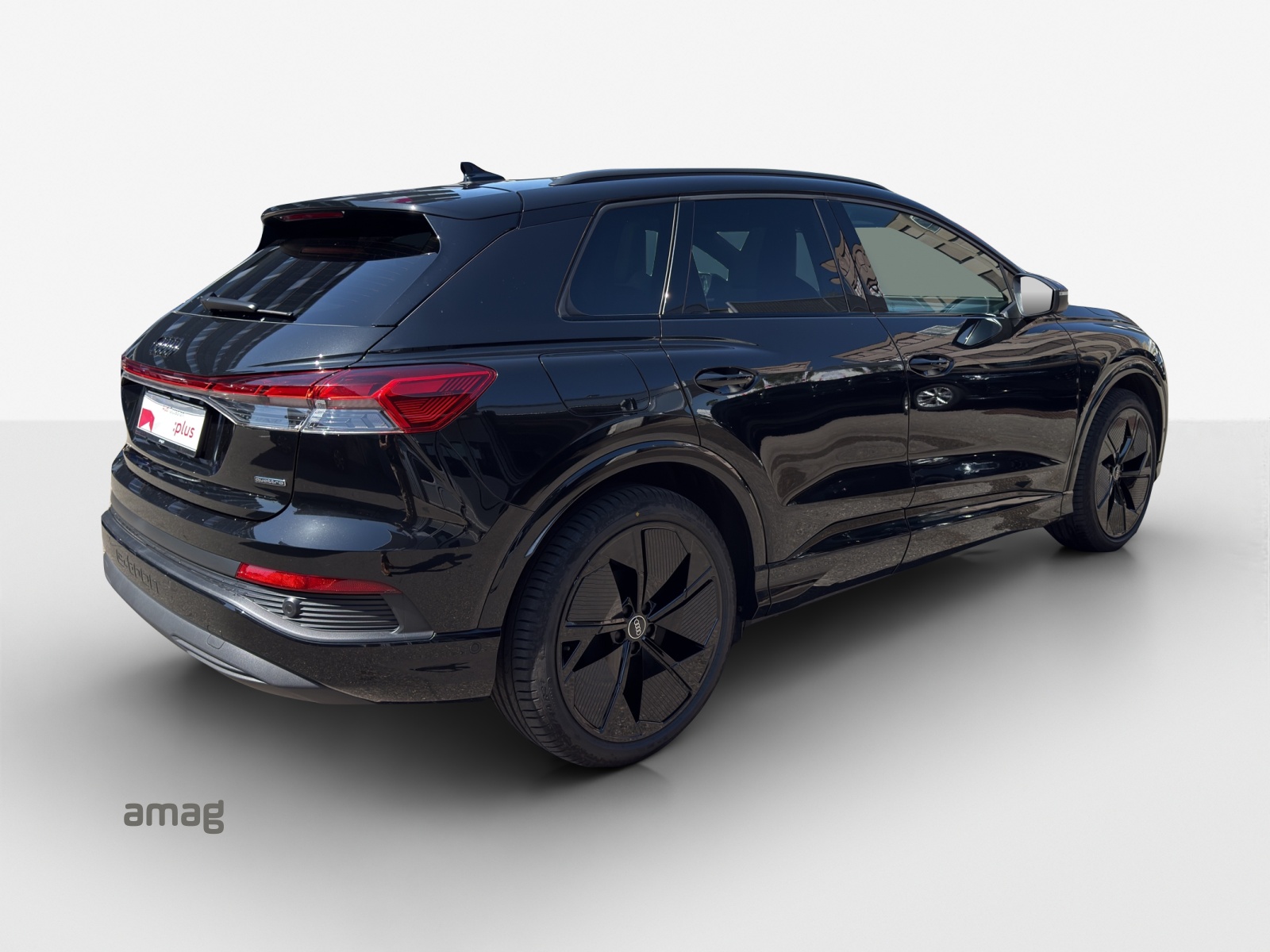 AUDI Q4 e-tron 50 quattro-image-4