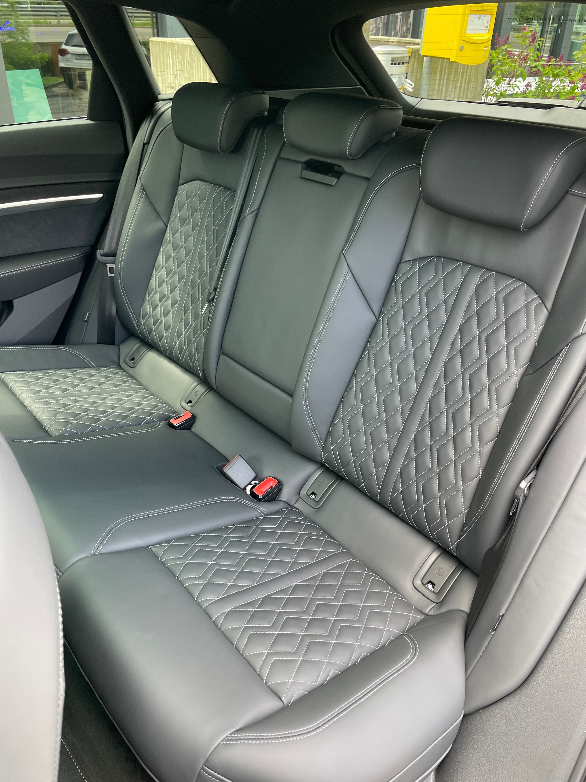 AUDI e-tron 55 S Line quattro-image-14
