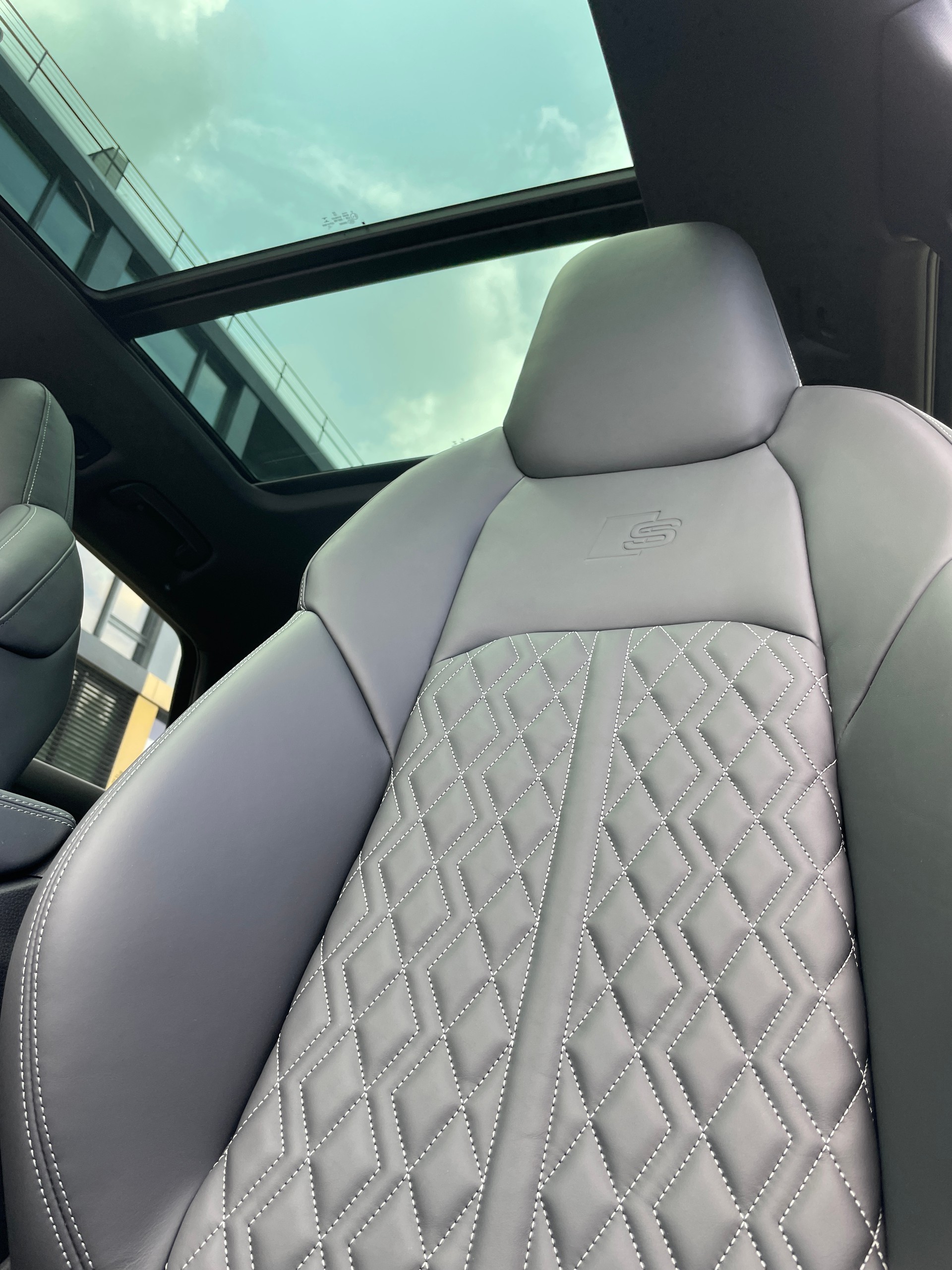 AUDI e-tron 55 S Line quattro-image-13