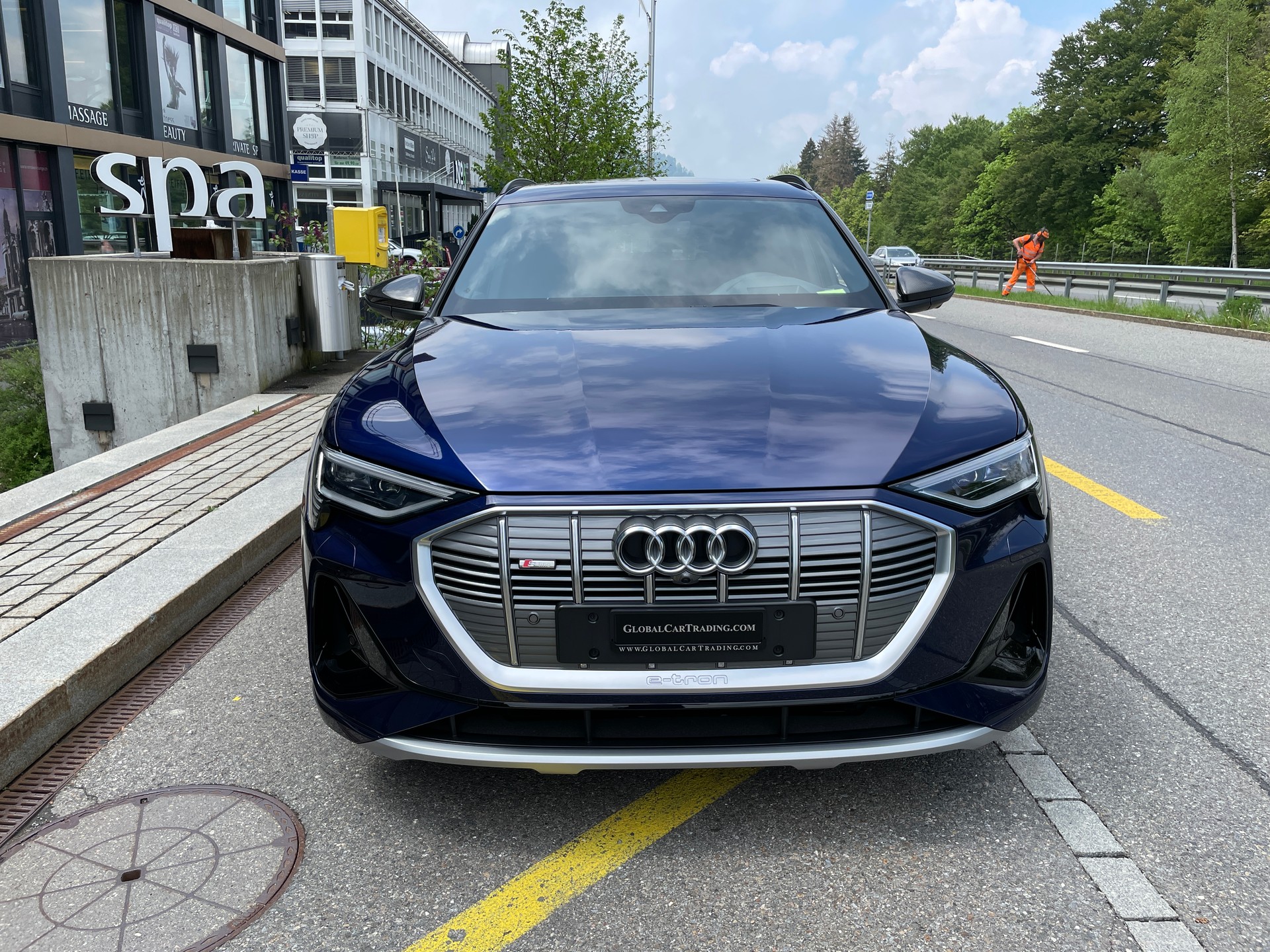 AUDI e-tron 55 S Line quattro-image-1