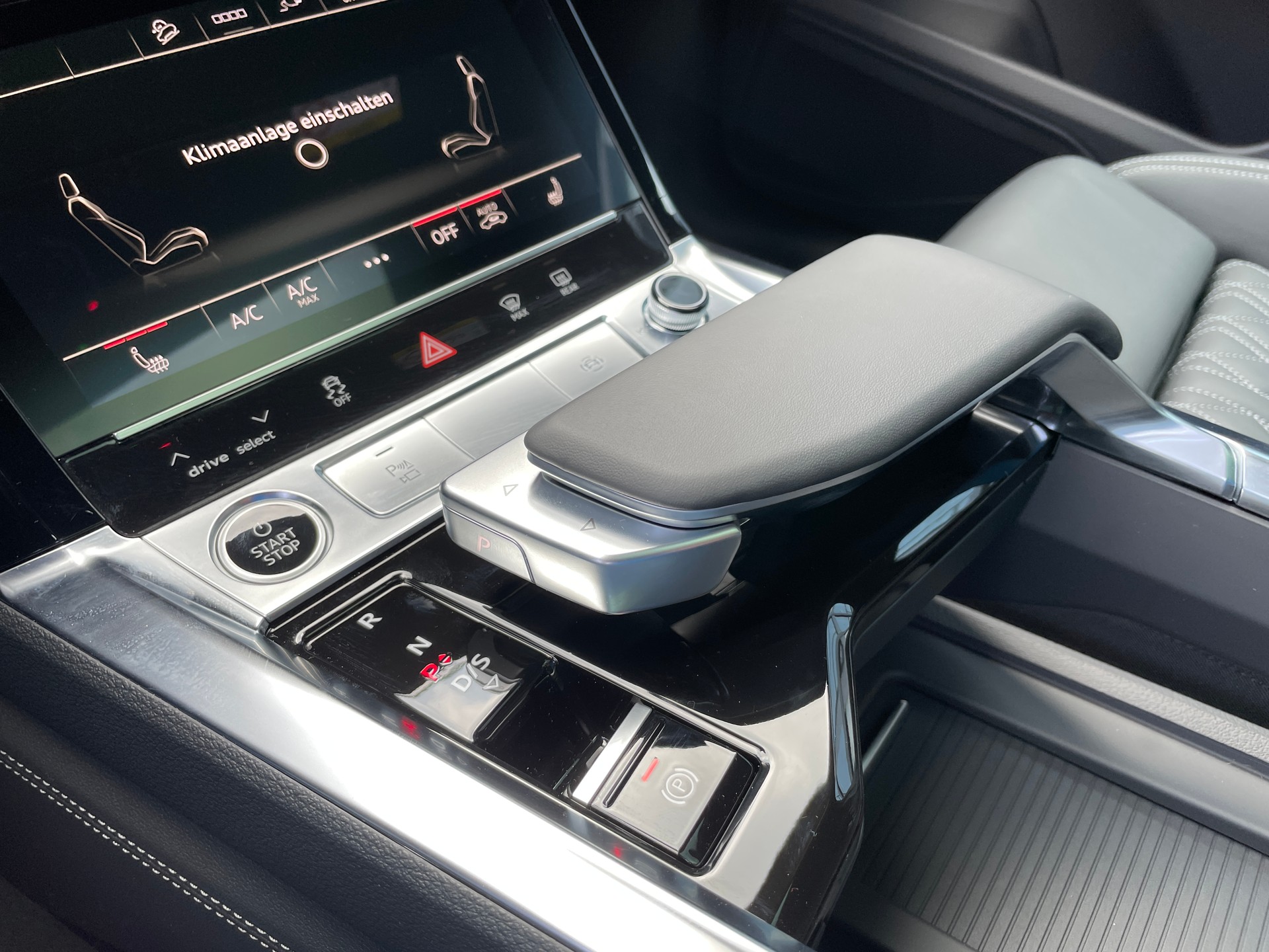 AUDI e-tron 55 S Line quattro-image-23