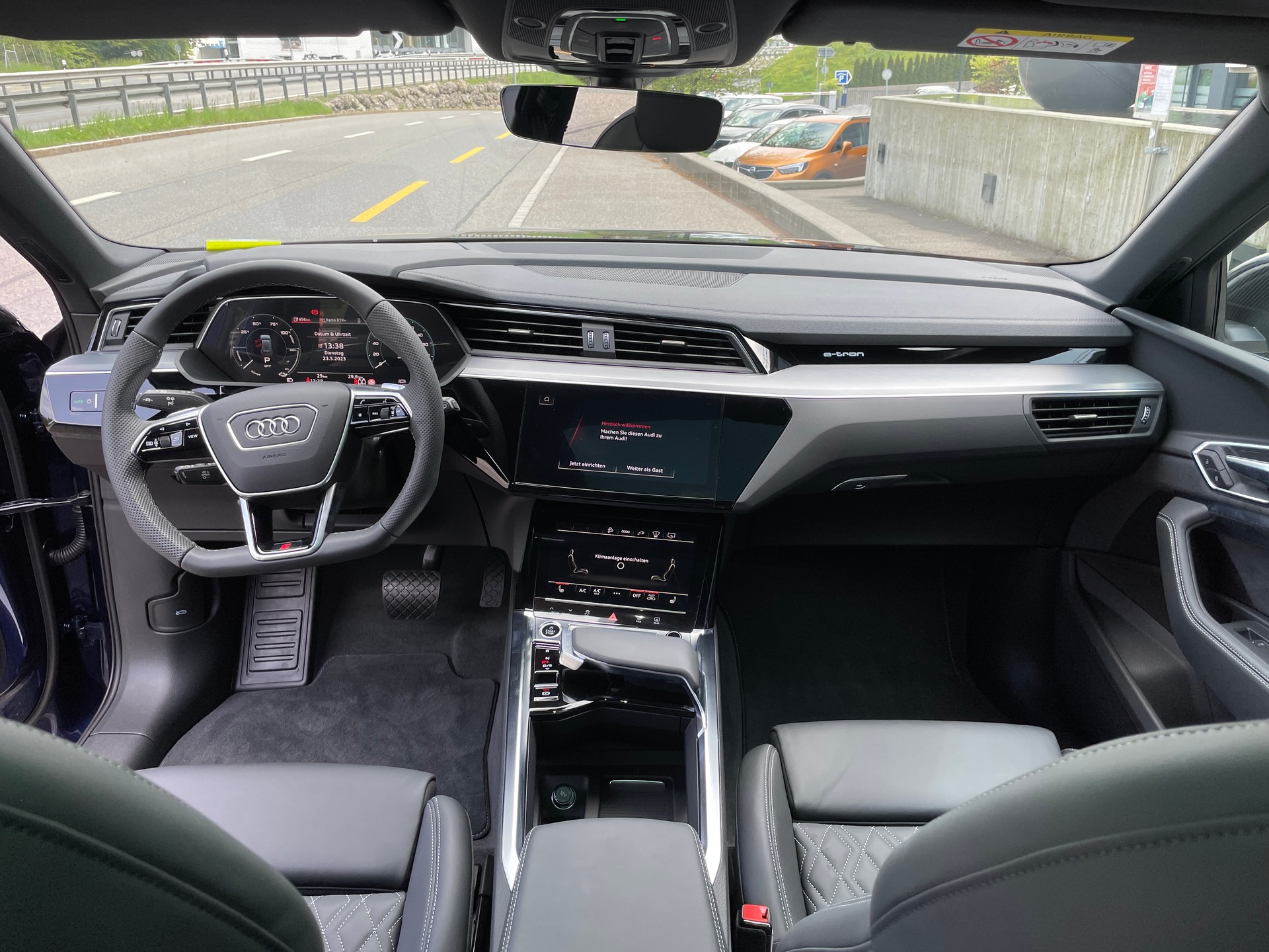 AUDI e-tron 55 S Line quattro-image-19
