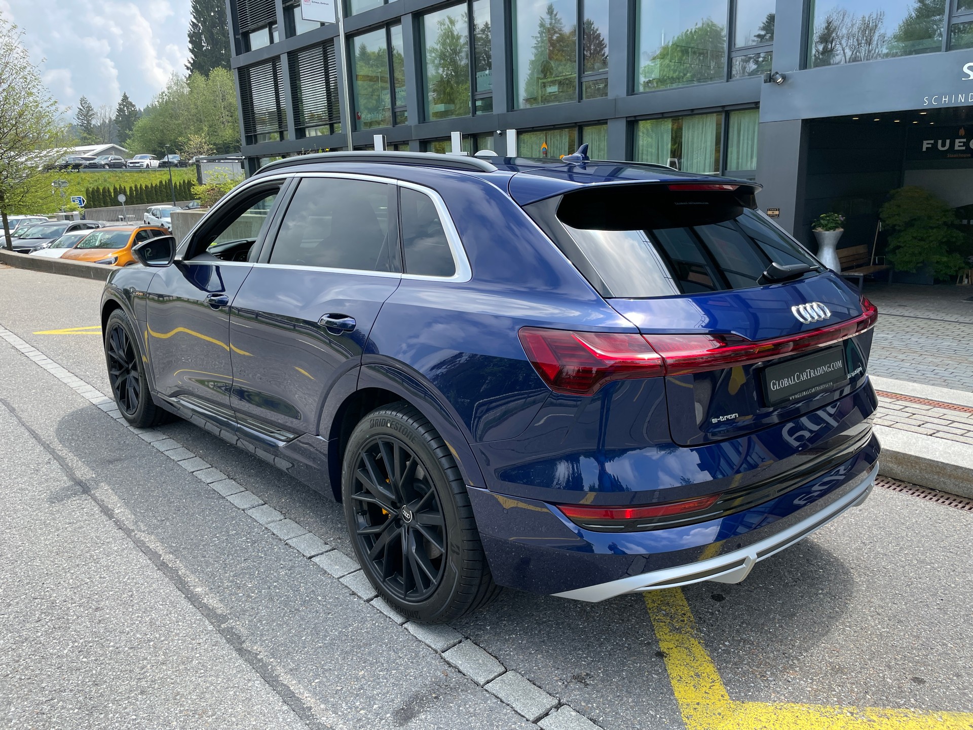 AUDI e-tron 55 S Line quattro-image-7