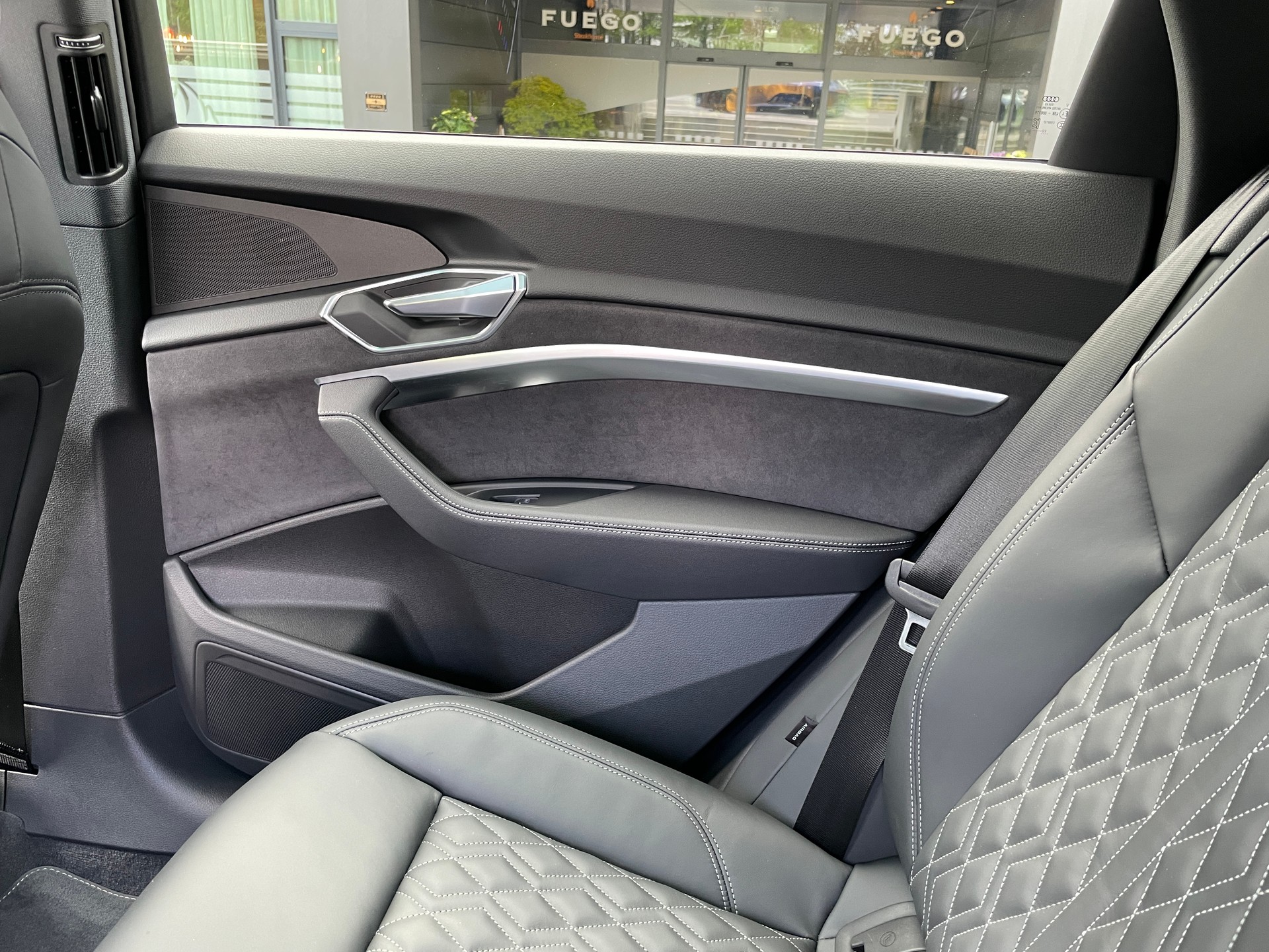 AUDI e-tron 55 S Line quattro-image-16
