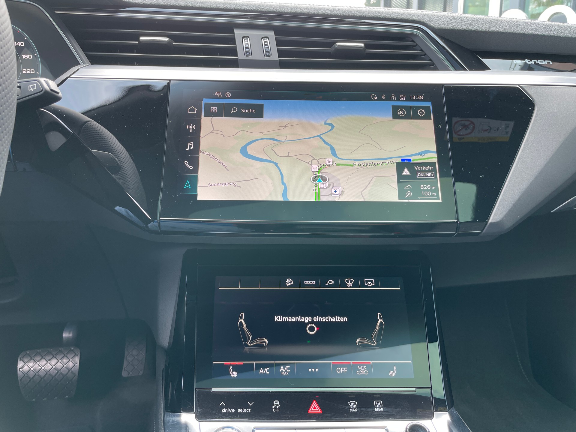 AUDI e-tron 55 S Line quattro-image-21