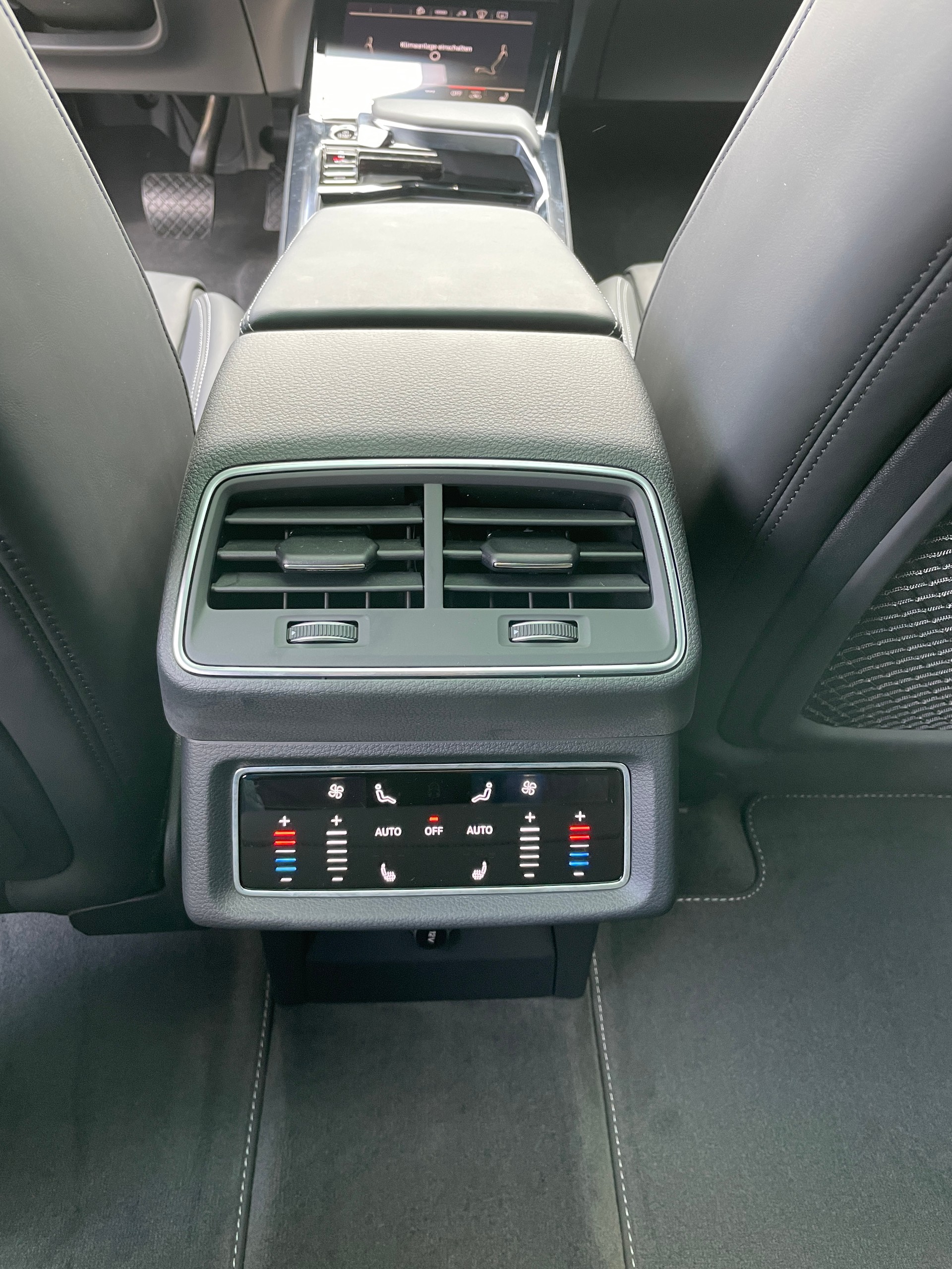 AUDI e-tron 55 S Line quattro-image-18