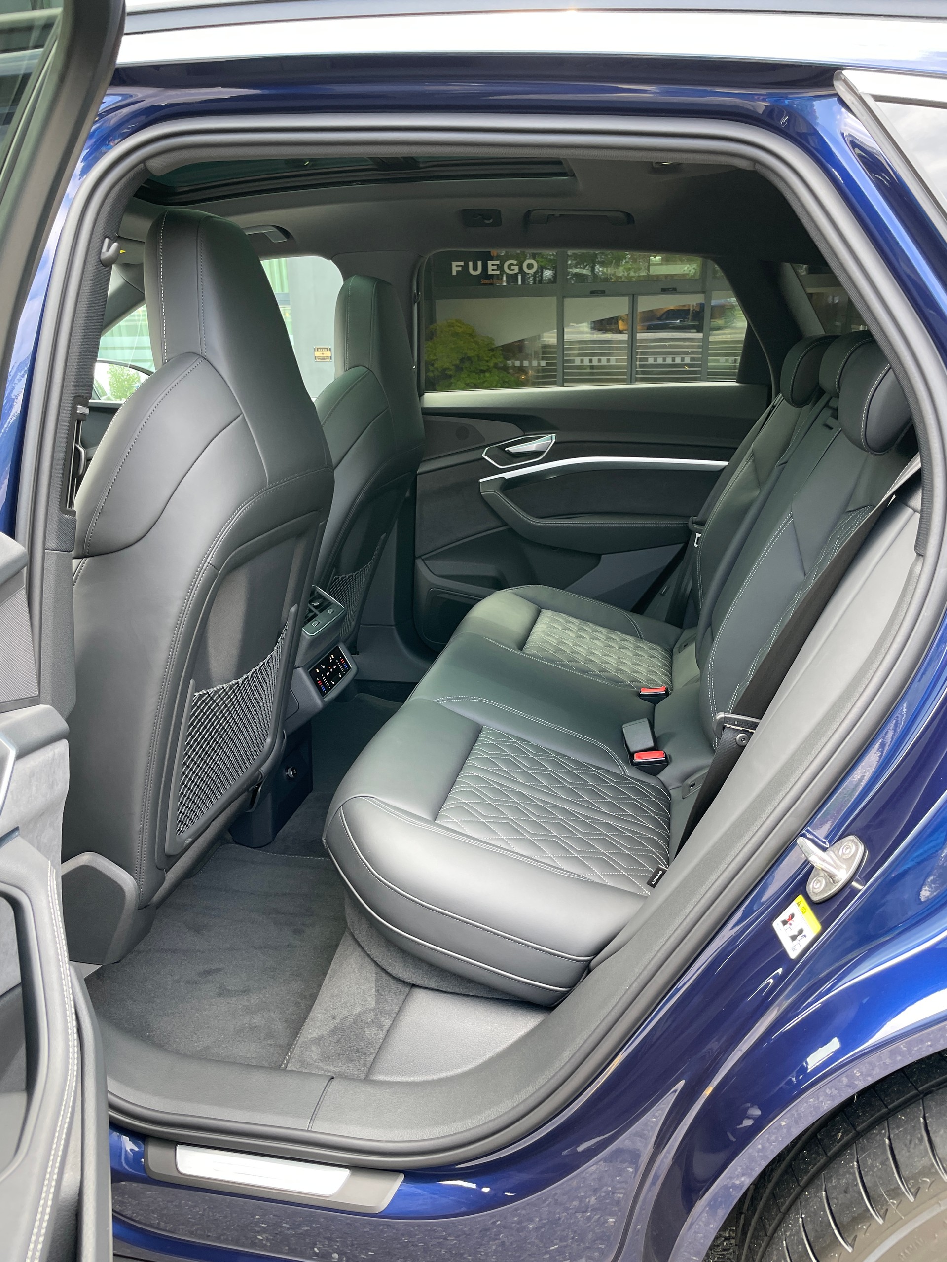 AUDI e-tron 55 S Line quattro-image-15