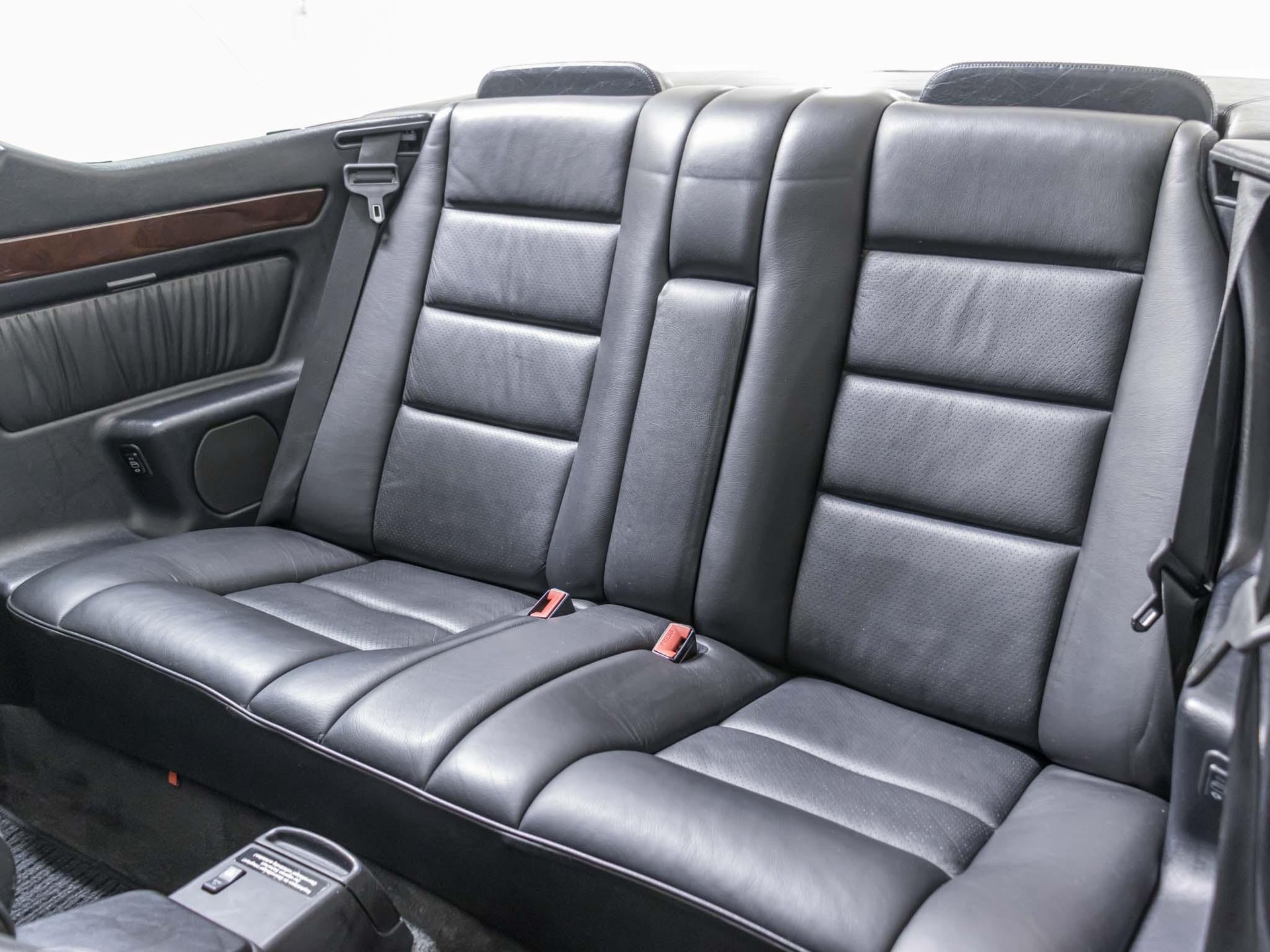 MERCEDES-BENZ E 220 Cabriolet-image-9