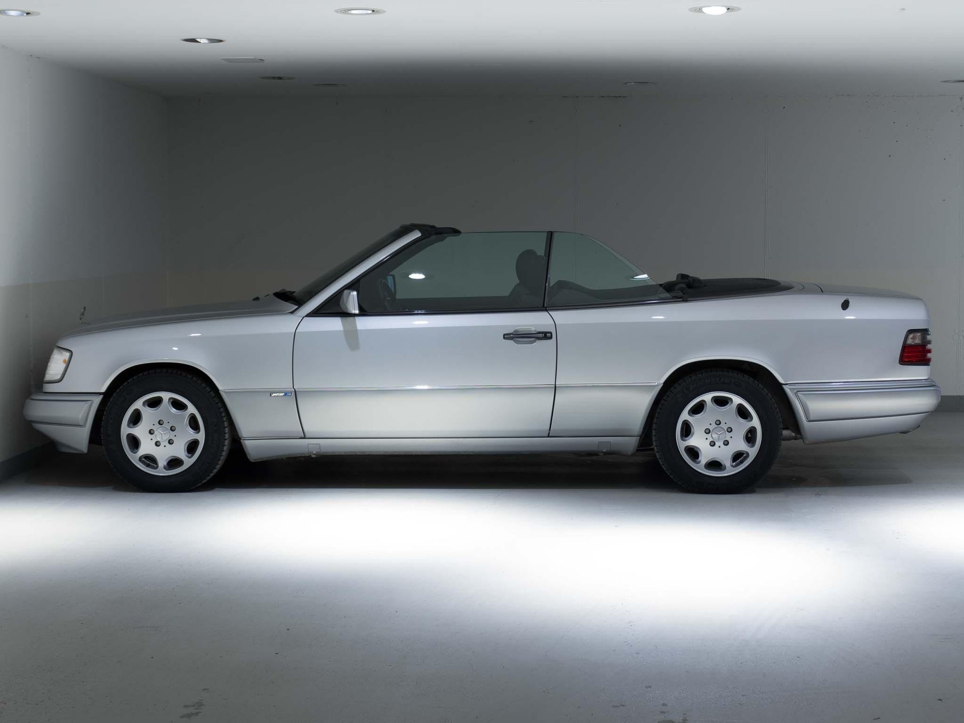 MERCEDES-BENZ E 220 Cabriolet-image-6