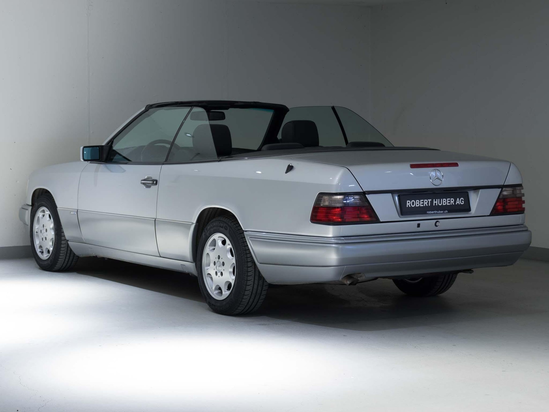 MERCEDES-BENZ E 220 Cabriolet-image-4