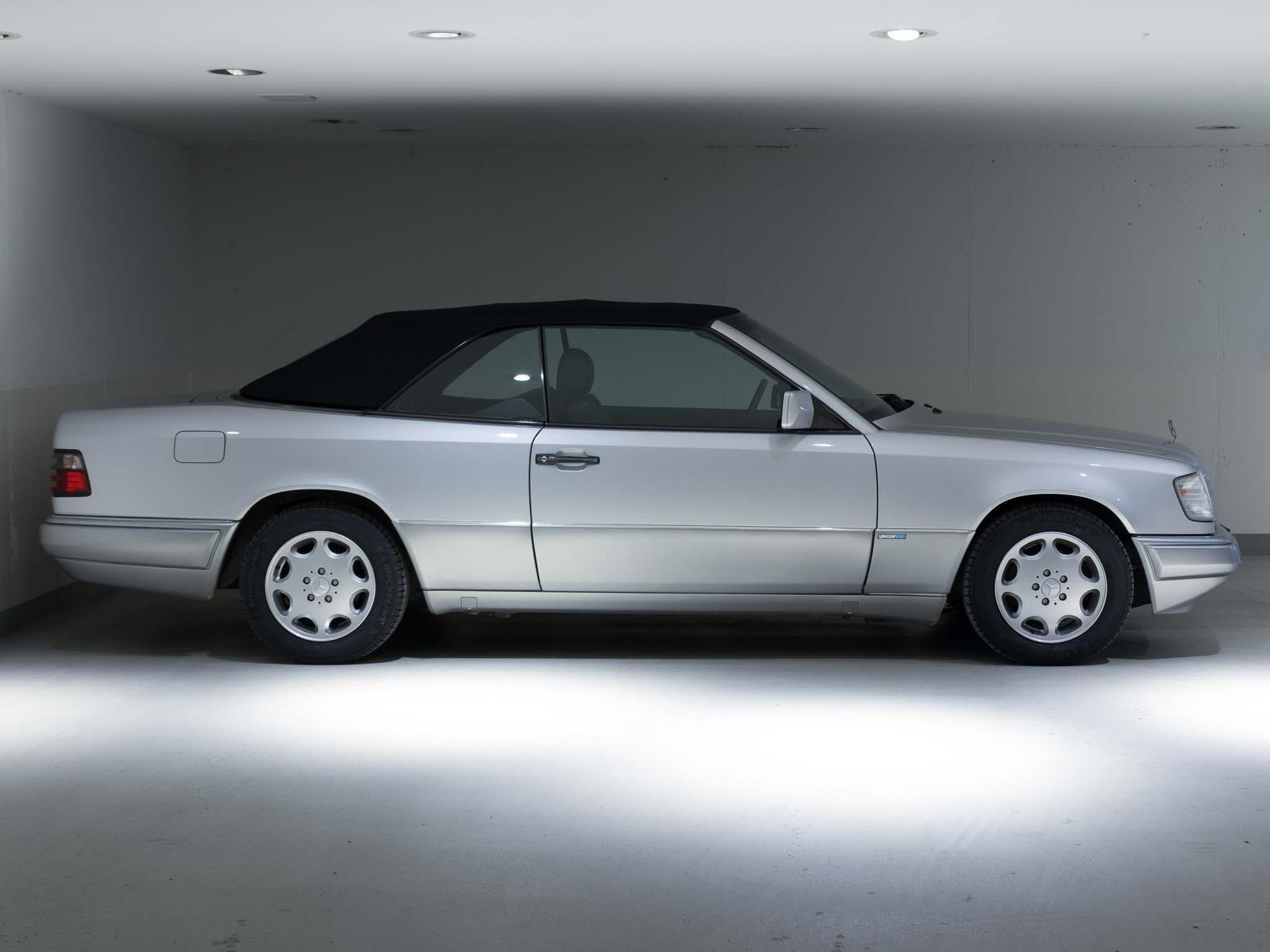 MERCEDES-BENZ E 220 Cabriolet-image-2