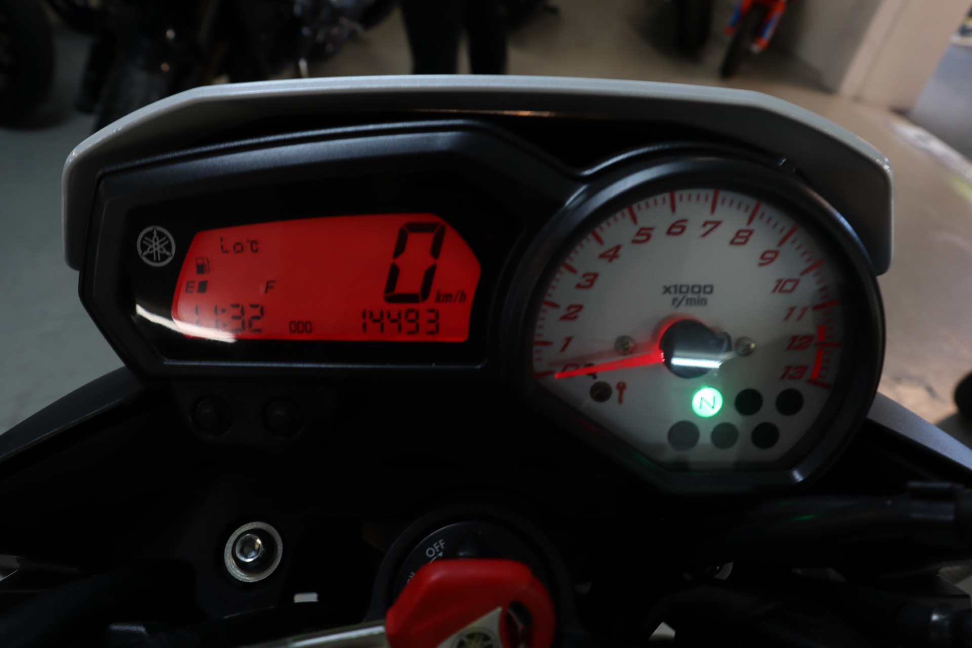 YAMAHA FZ 8 N-image-4