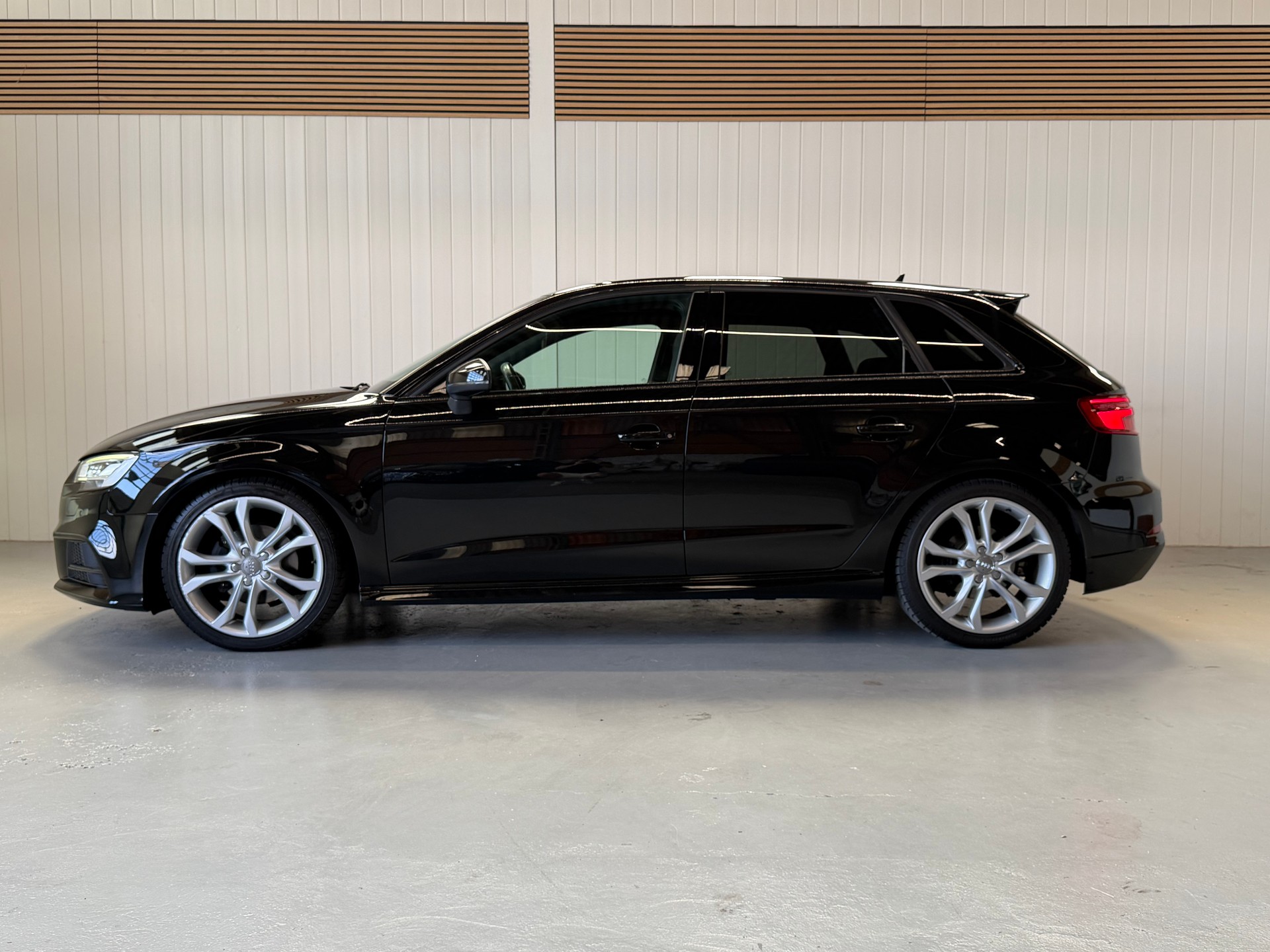 AUDI A3 Sportback 35 TFSI Sport S-tronic S-Line frisch ab MFK-image-1