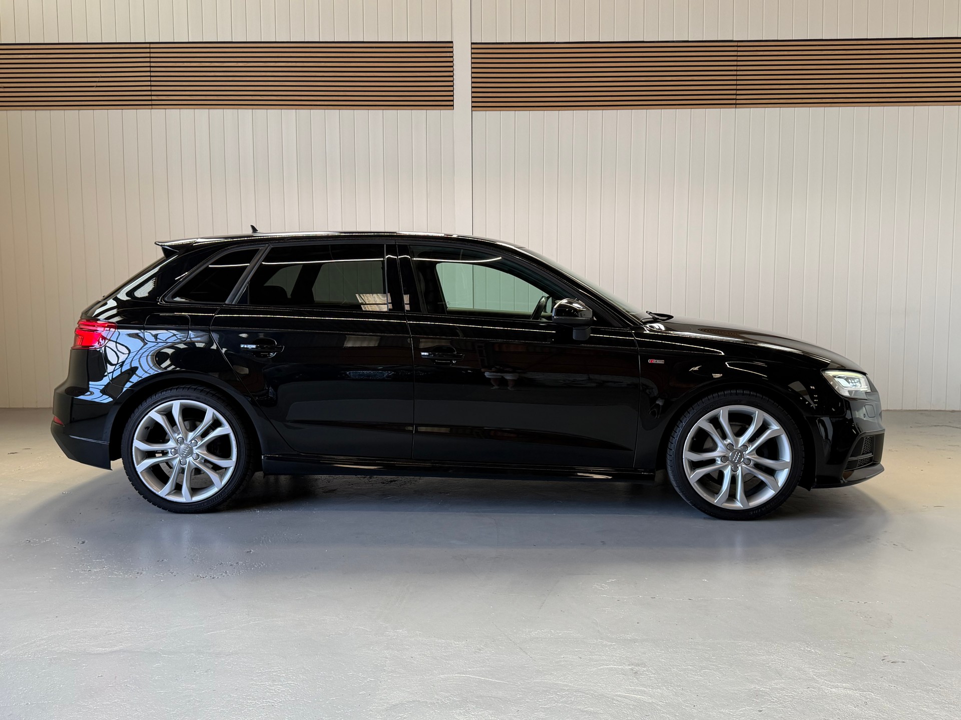 AUDI A3 Sportback 35 TFSI Sport S-tronic S-Line frisch ab MFK-image-5