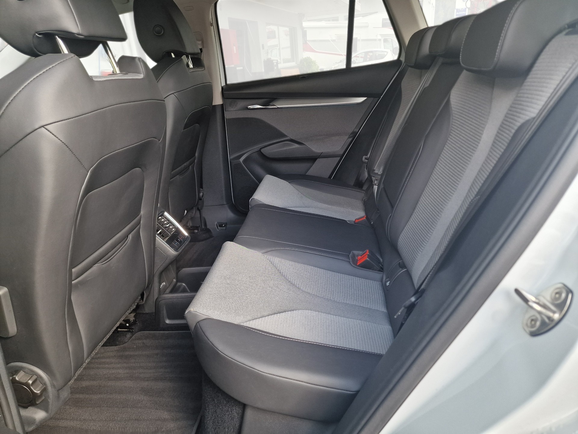 SKODA Enyaq iV 80 24Mt Gara MFK Neu-image-9