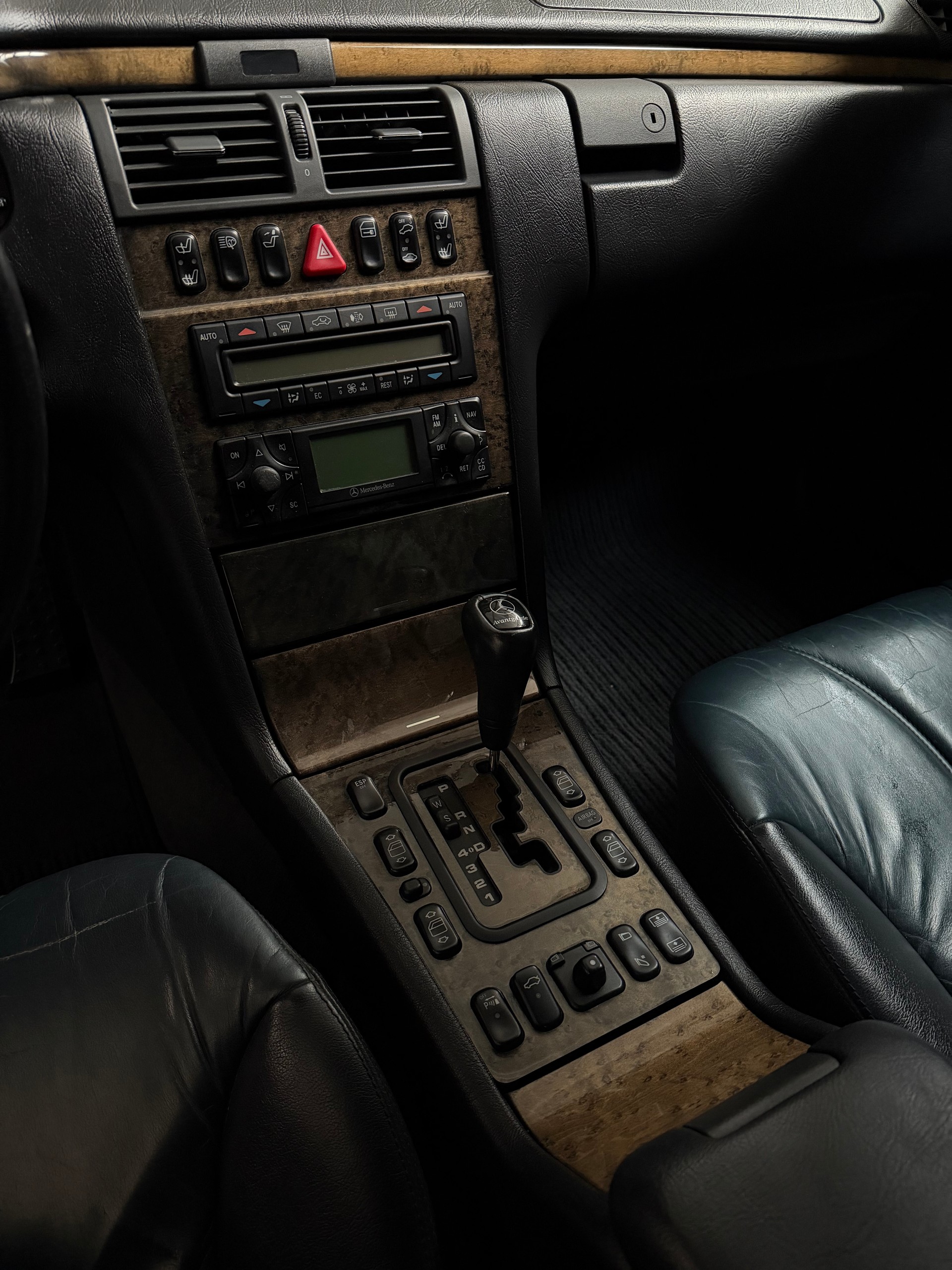 MERCEDES-BENZ E 55 AMG Avantgarde Automatic-image-5