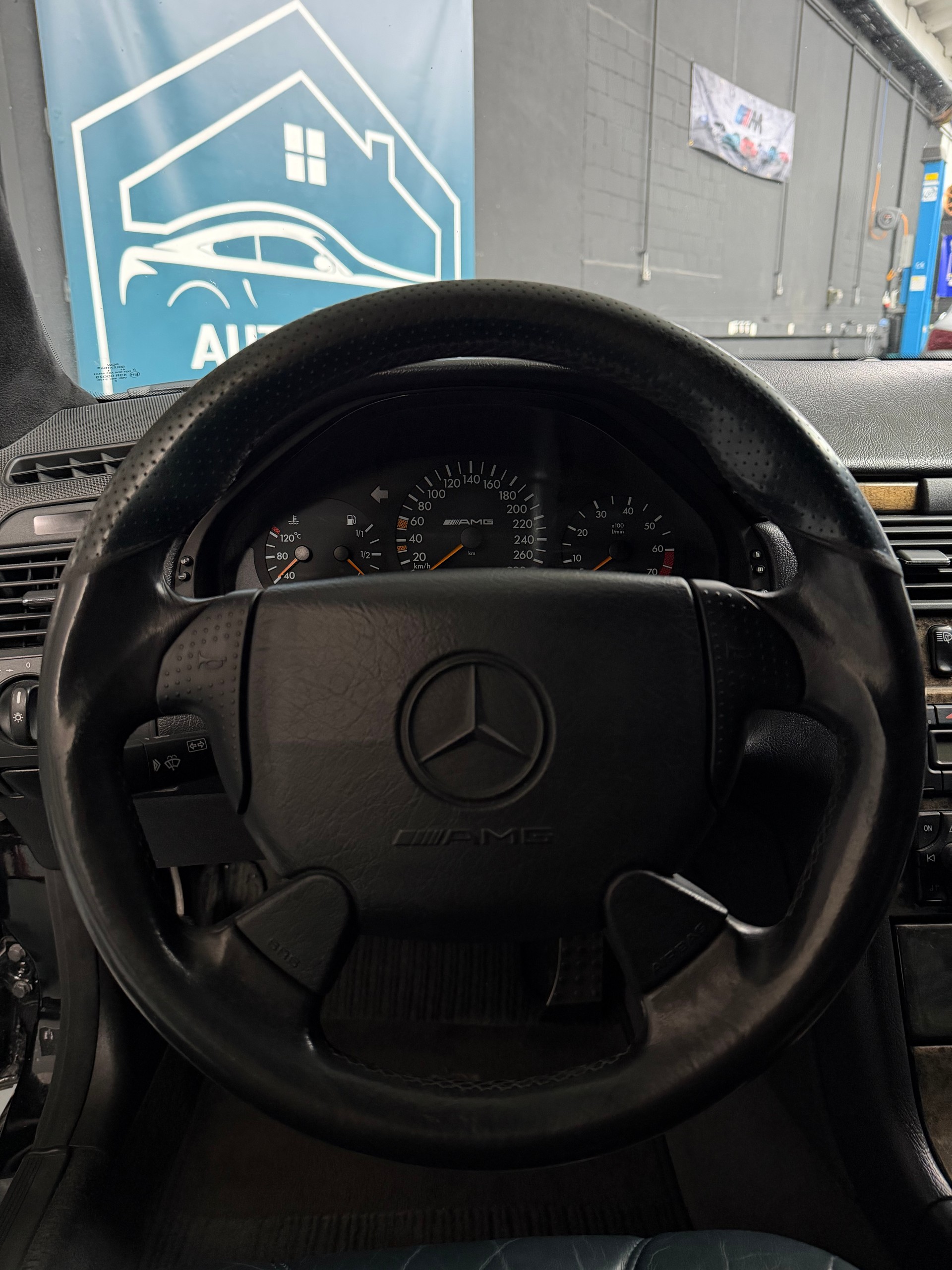MERCEDES-BENZ E 55 AMG Avantgarde Automatic-image-6