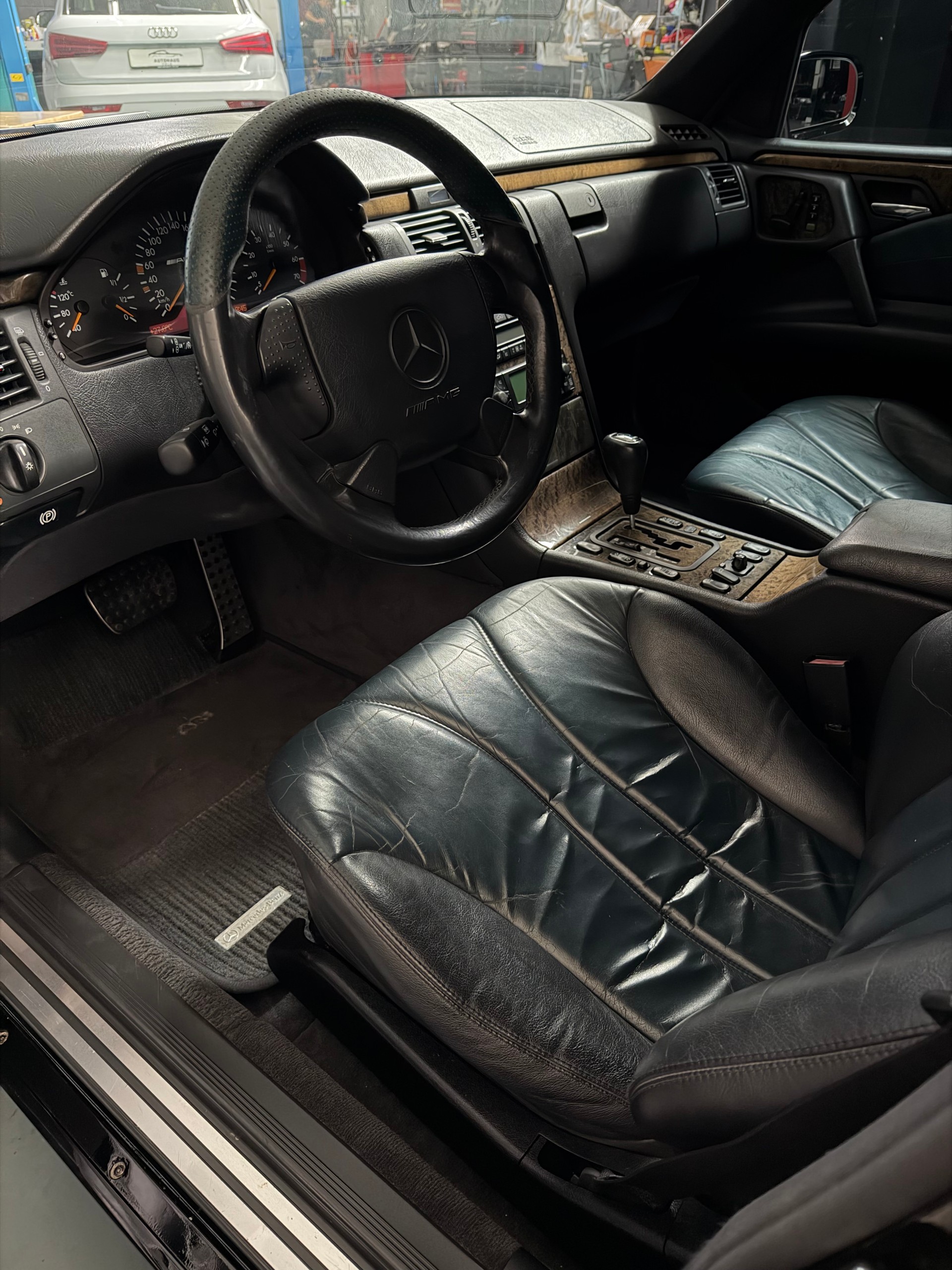 MERCEDES-BENZ E 55 AMG Avantgarde Automatic-showroom-element-3